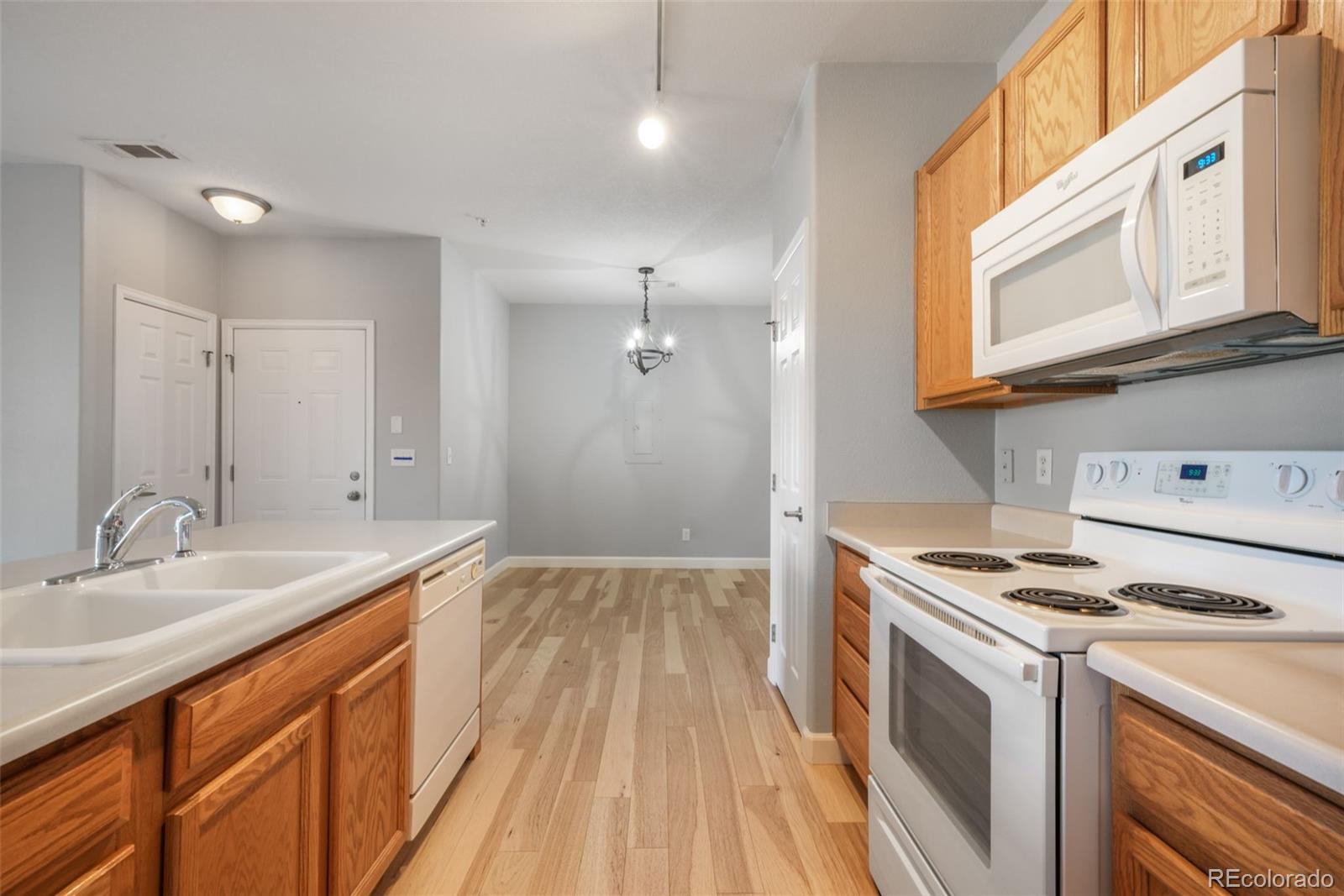 MLS Image #15 for 19303 e college drive,aurora, Colorado