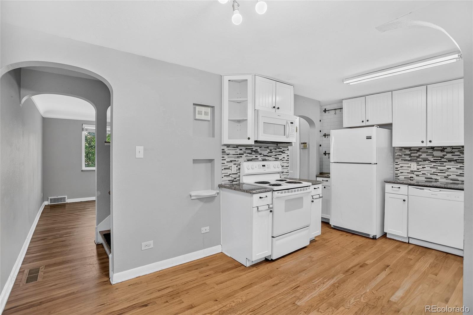 MLS Image #5 for 1340  ivanhoe street,denver, Colorado