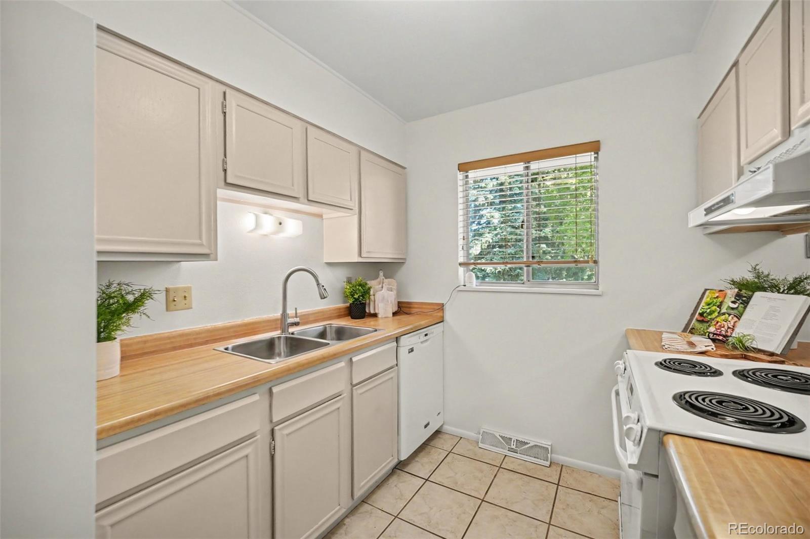 MLS Image #9 for 1958 s deframe way,lakewood, Colorado