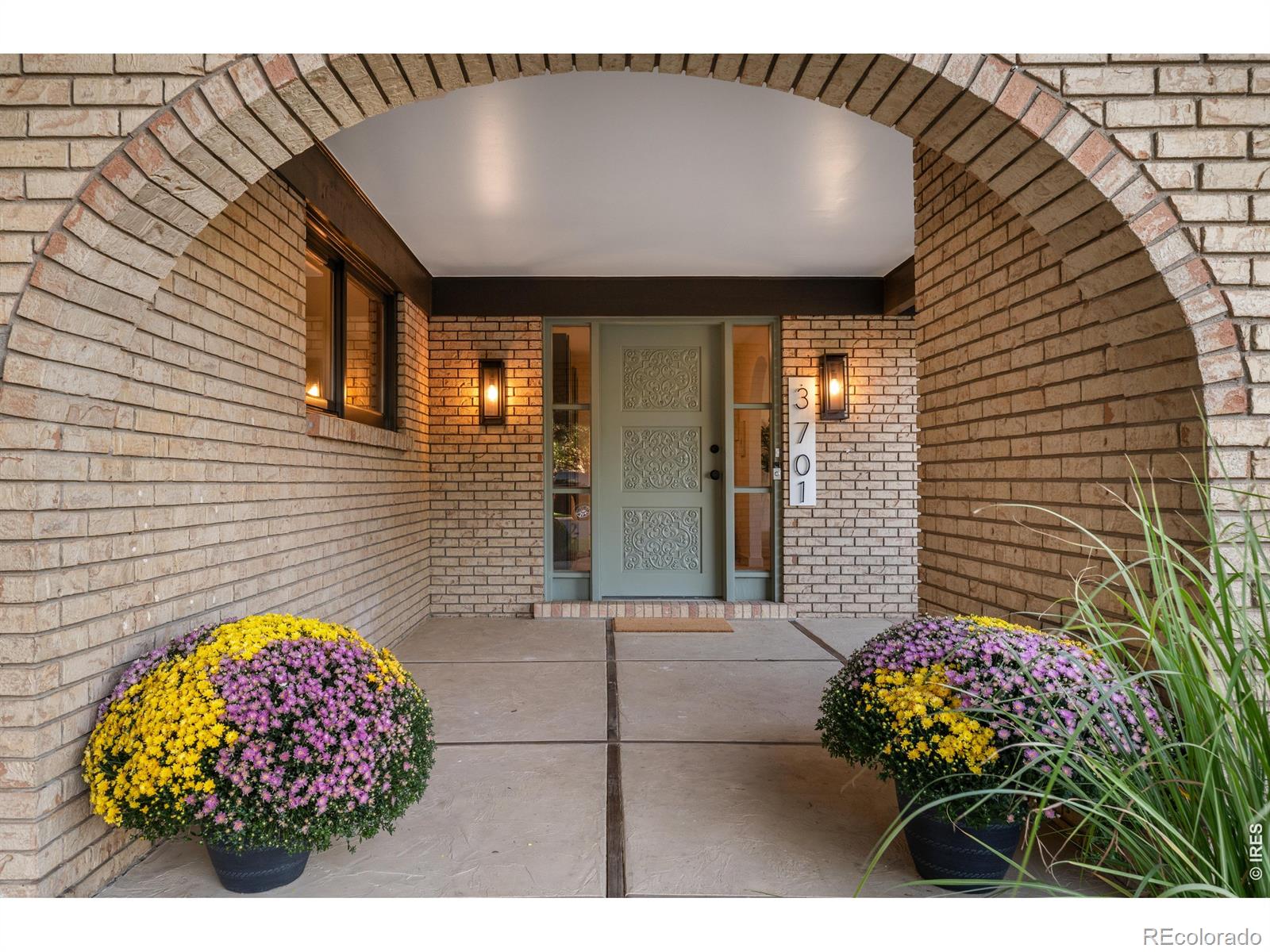 MLS Image #3 for 3701 s peach way,denver, Colorado