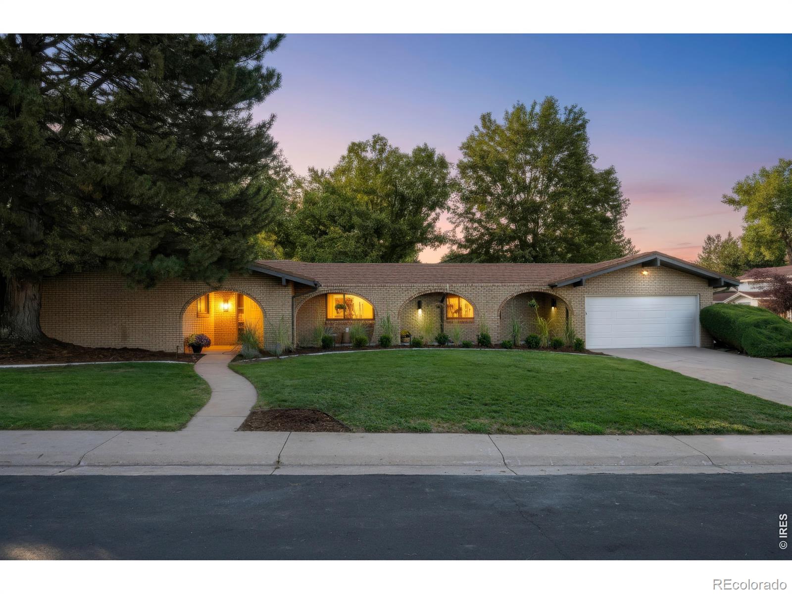MLS Image #4 for 3701 s peach way,denver, Colorado