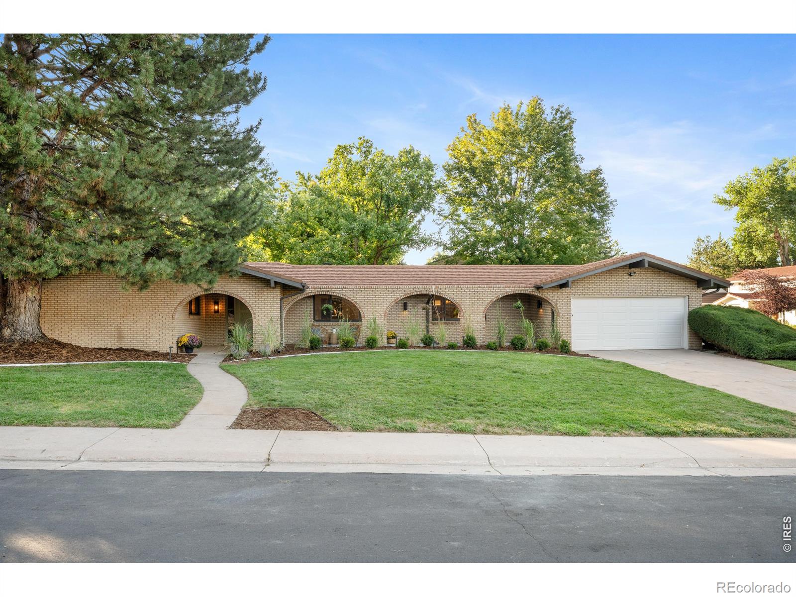 MLS Image #5 for 3701 s peach way,denver, Colorado