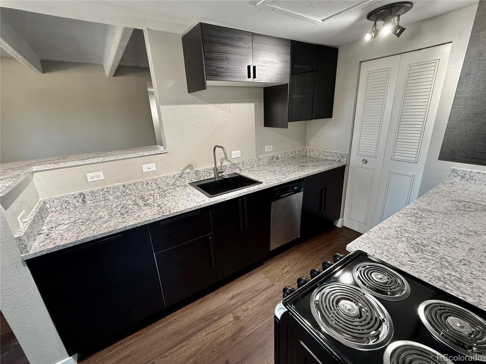 MLS Image #4 for 1888 s jackson street 302,denver, Colorado