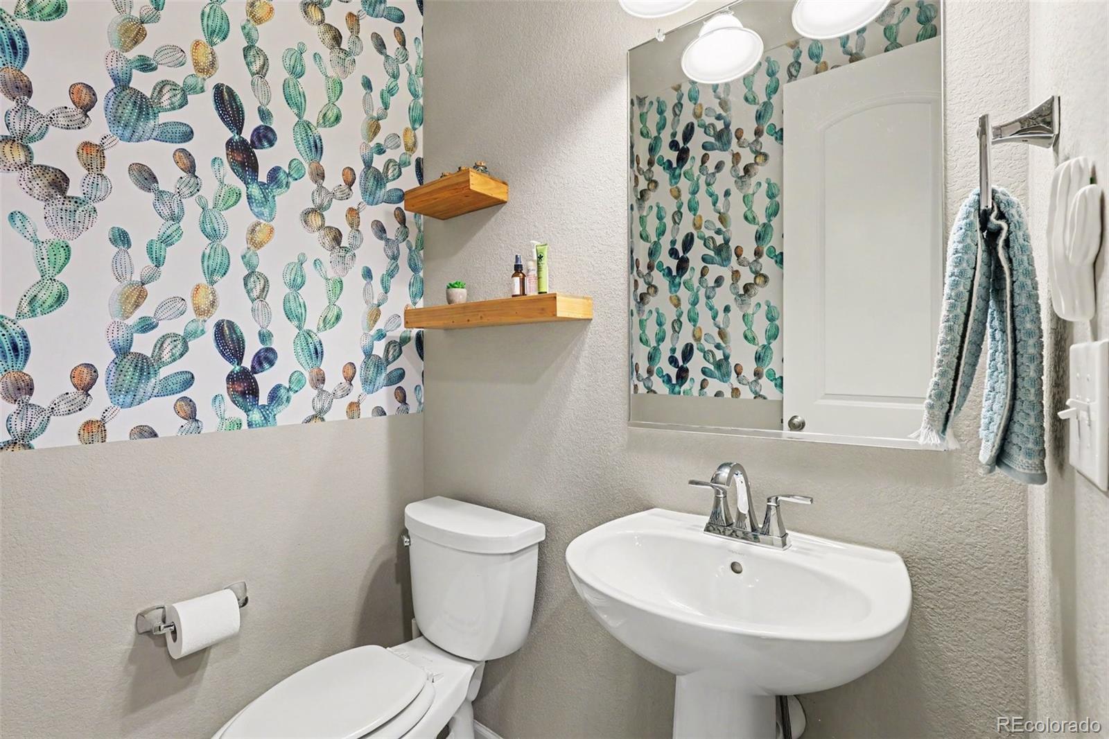 MLS Image #10 for 10719 e 25th drive,aurora, Colorado