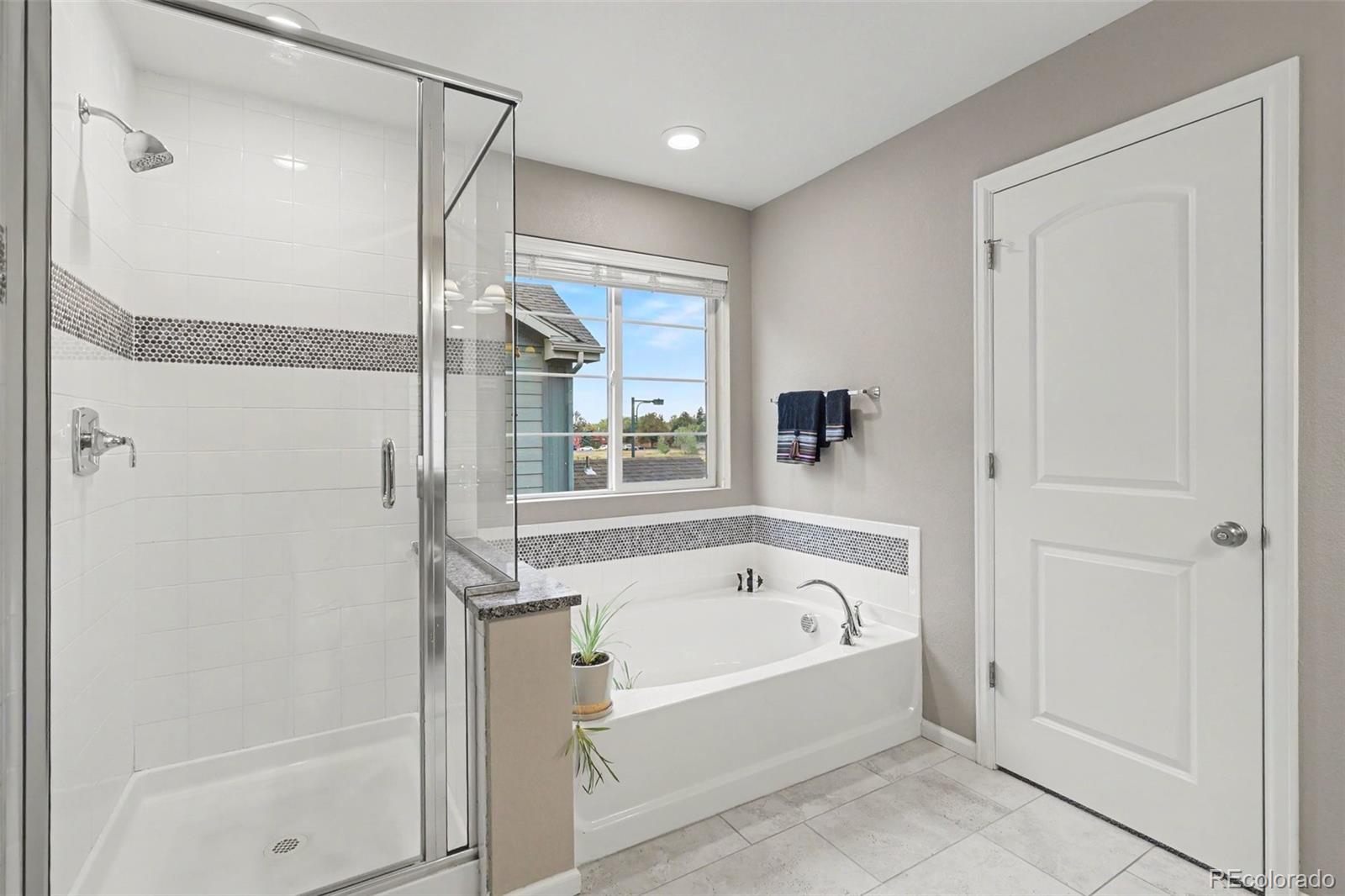 MLS Image #13 for 10719 e 25th drive,aurora, Colorado