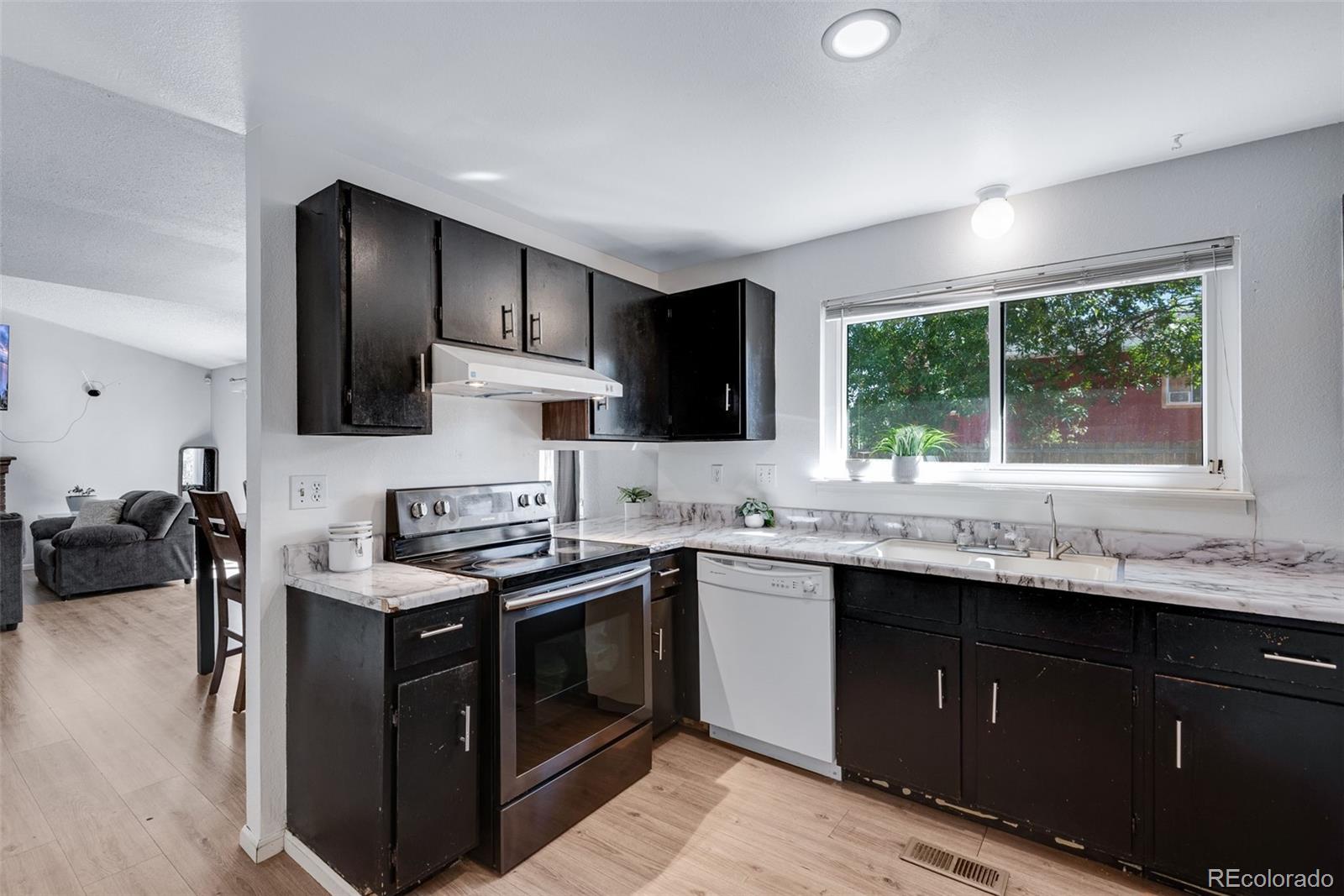 MLS Image #7 for 14532 e 45th avenue,denver, Colorado