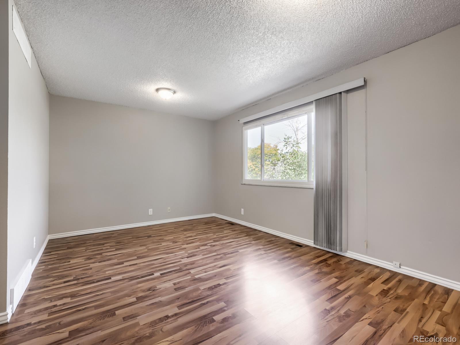 MLS Image #10 for 14920 e 55th avenue,denver, Colorado