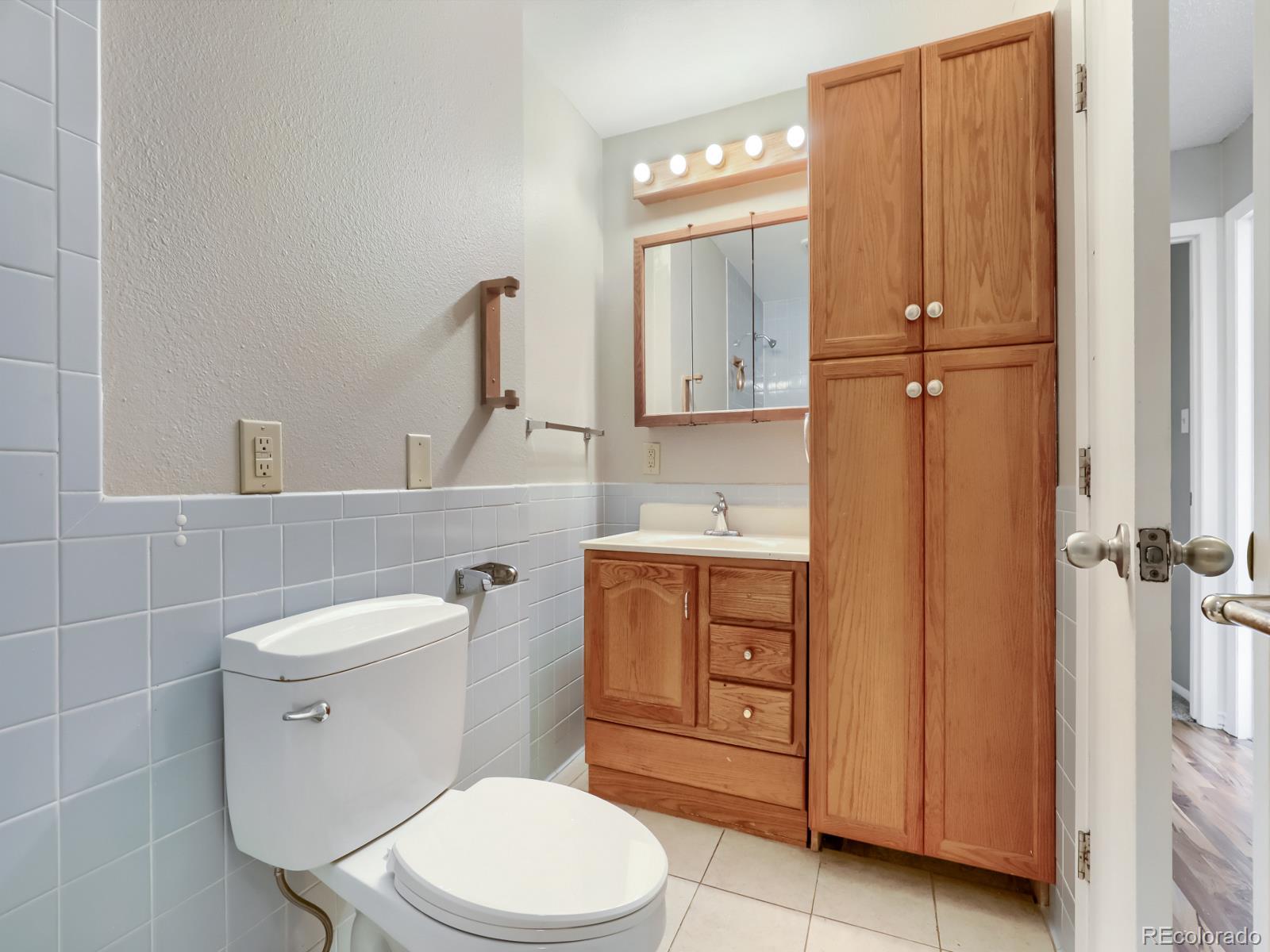 MLS Image #14 for 14920 e 55th avenue,denver, Colorado