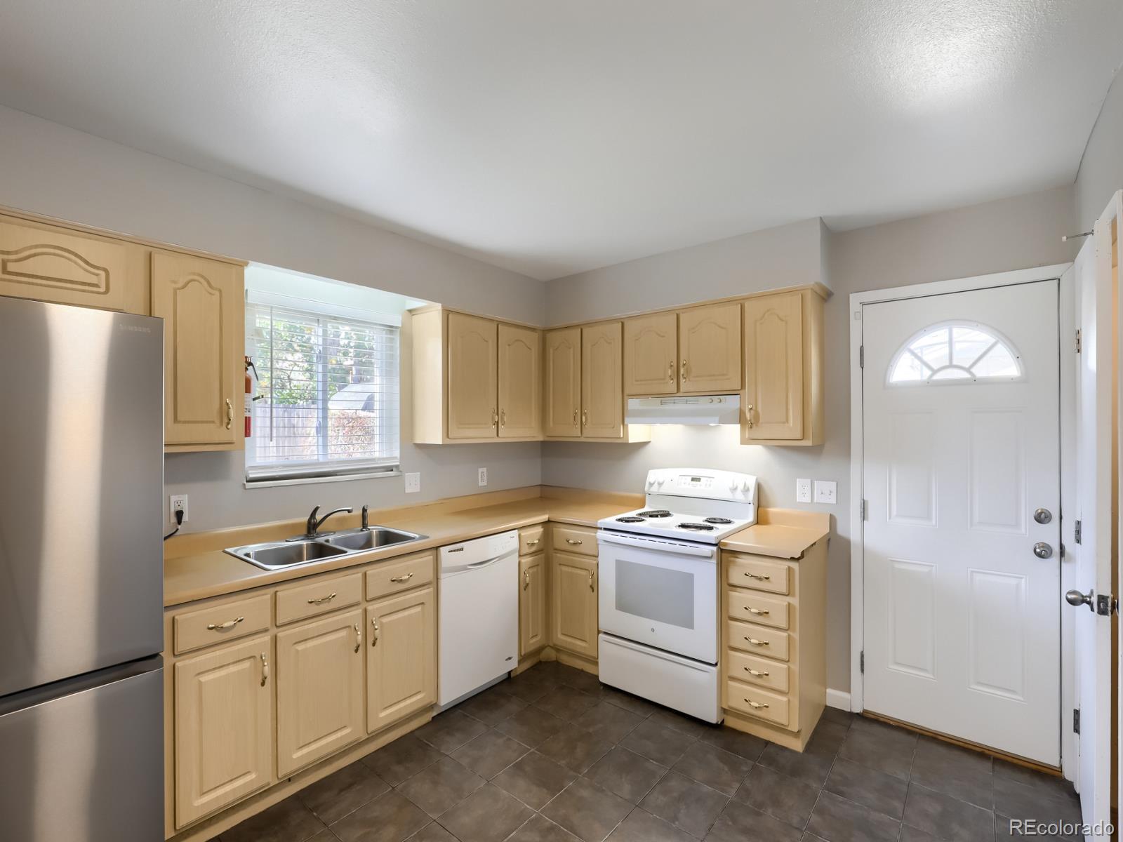 MLS Image #19 for 14920 e 55th avenue,denver, Colorado