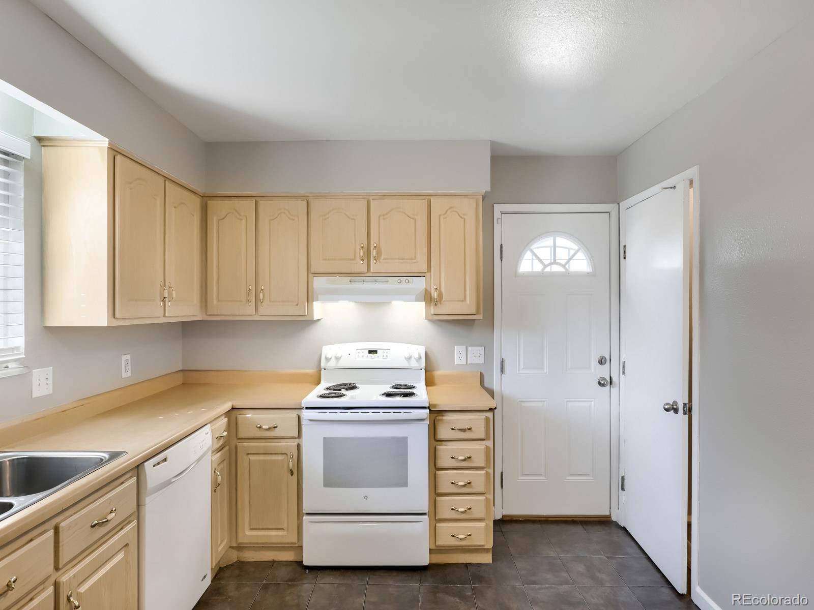 MLS Image #25 for 14920 e 55th avenue,denver, Colorado