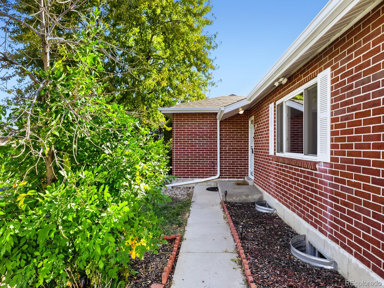 MLS Image #4 for 14920 e 55th avenue,denver, Colorado