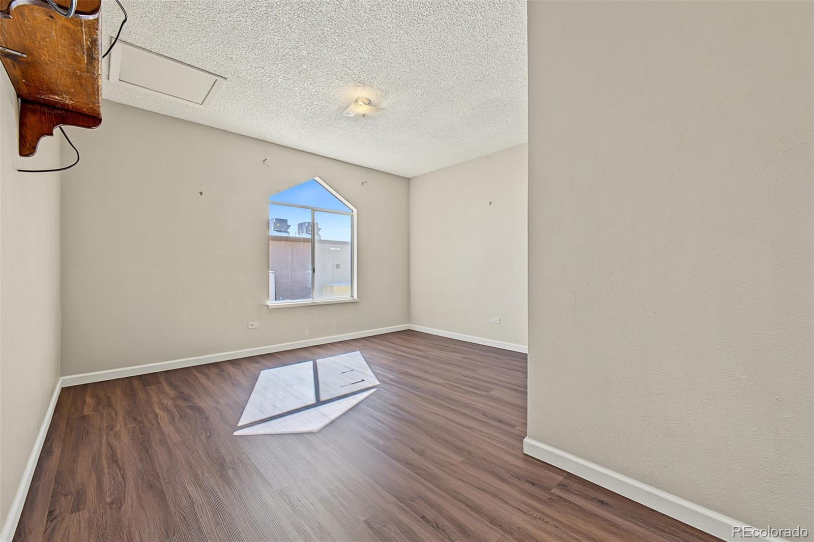 MLS Image #14 for 3436 s locust street e,denver, Colorado
