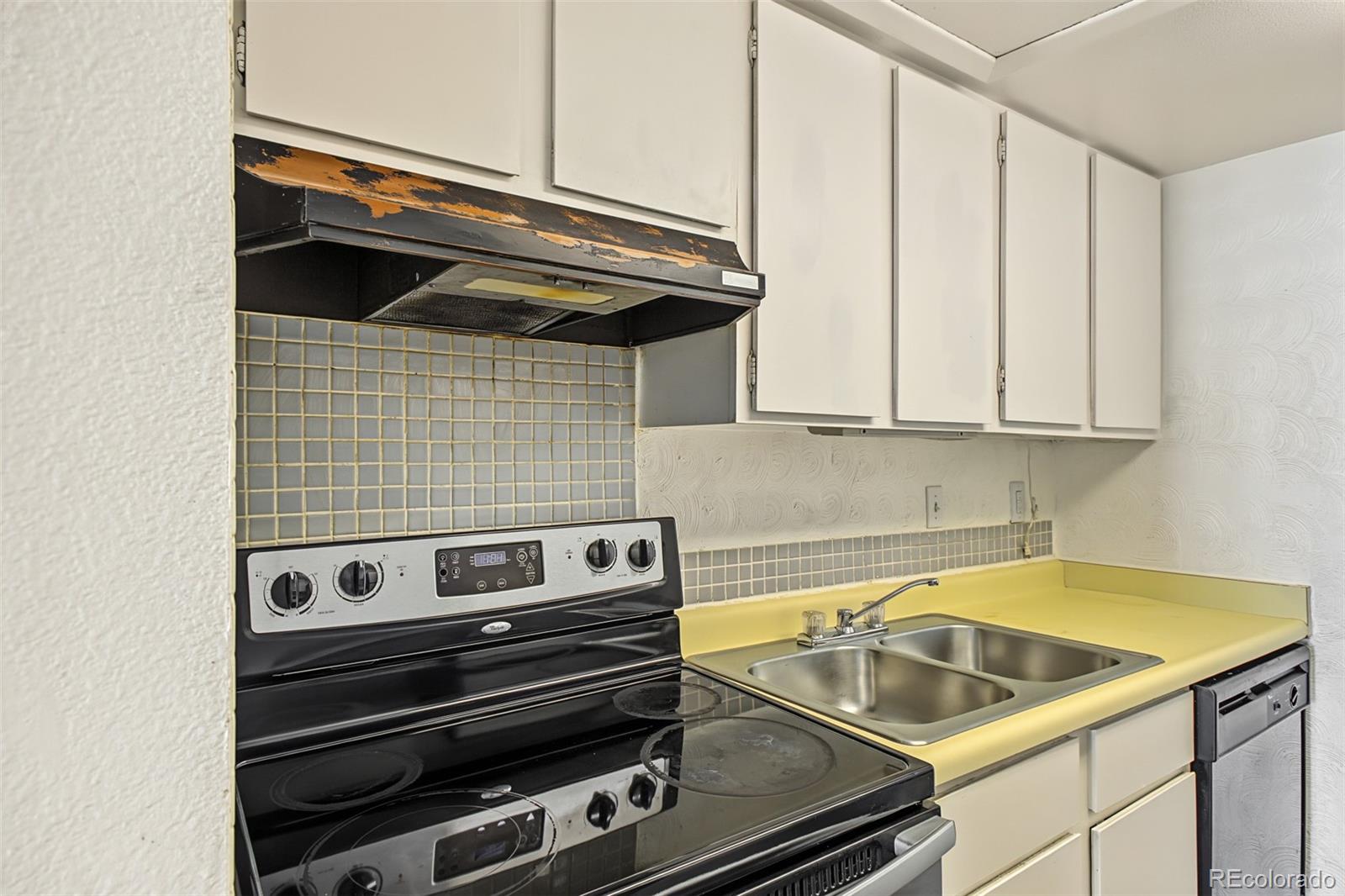 MLS Image #6 for 3436 s locust street e,denver, Colorado