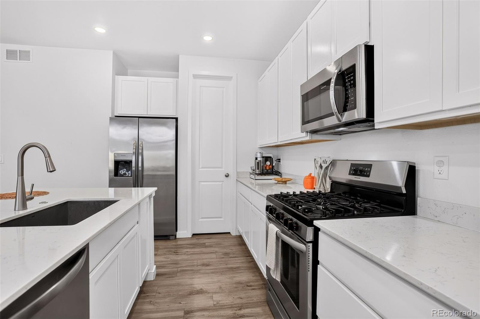 MLS Image #11 for 656 n bersshine street,watkins, Colorado