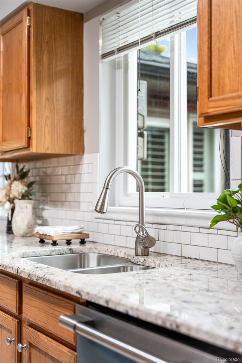 MLS Image #10 for 2101  newport street,denver, Colorado