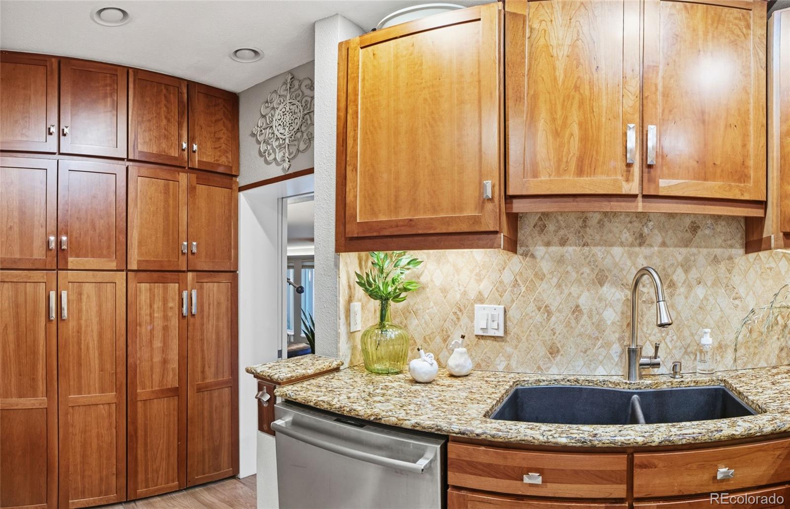 MLS Image #9 for 1116 s milwaukee street,denver, Colorado