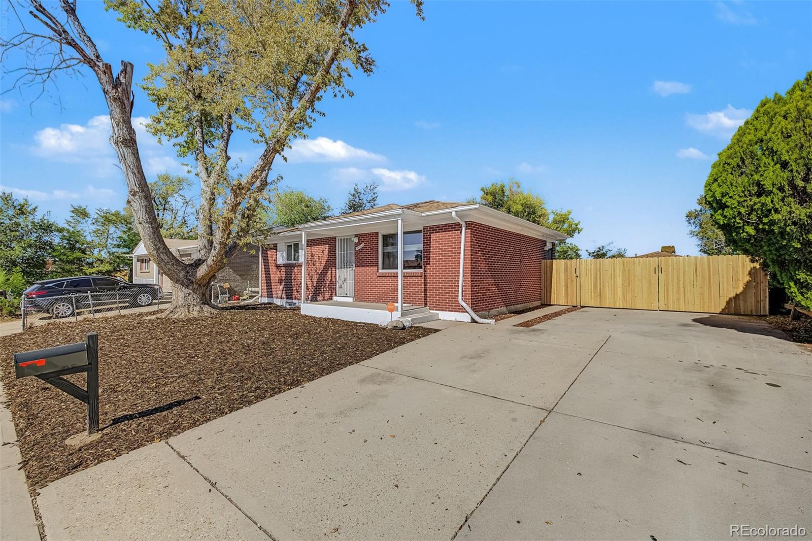 MLS Image #5 for 12265 e 55th avenue,denver, Colorado
