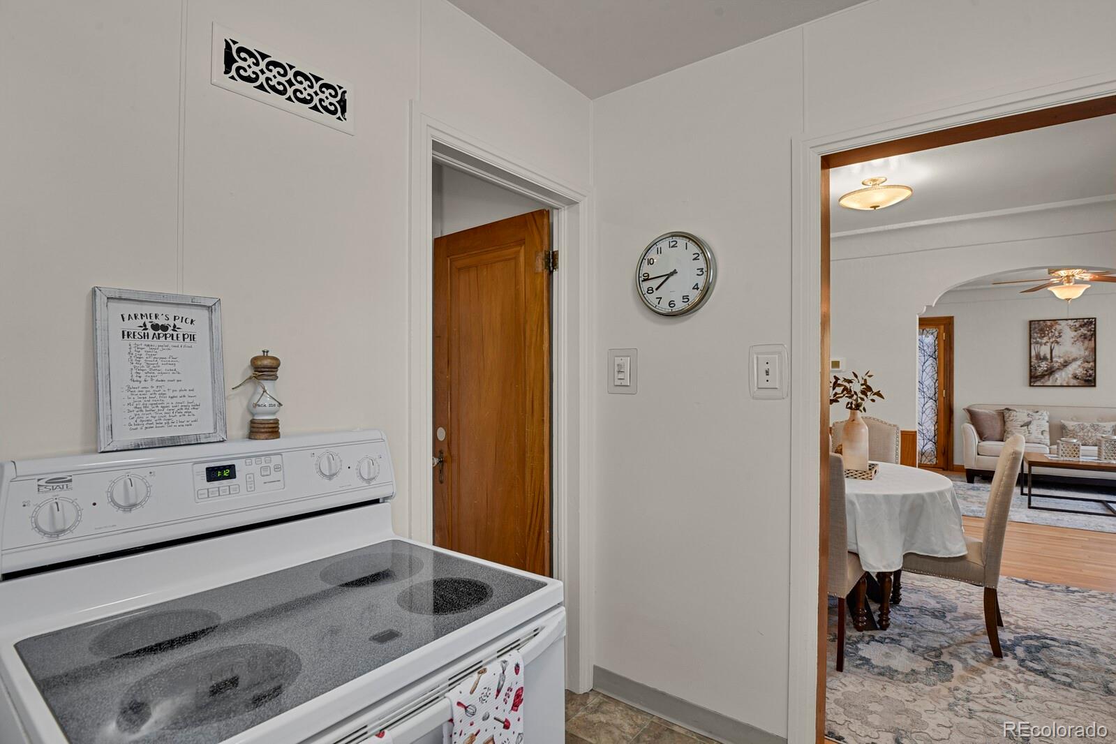 MLS Image #11 for 1398 e yale avenue,denver, Colorado