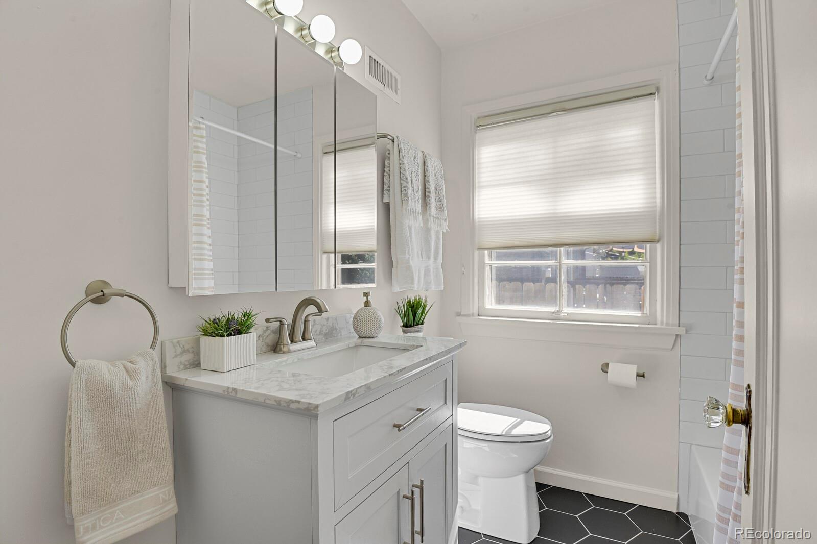 MLS Image #15 for 1398 e yale avenue,denver, Colorado