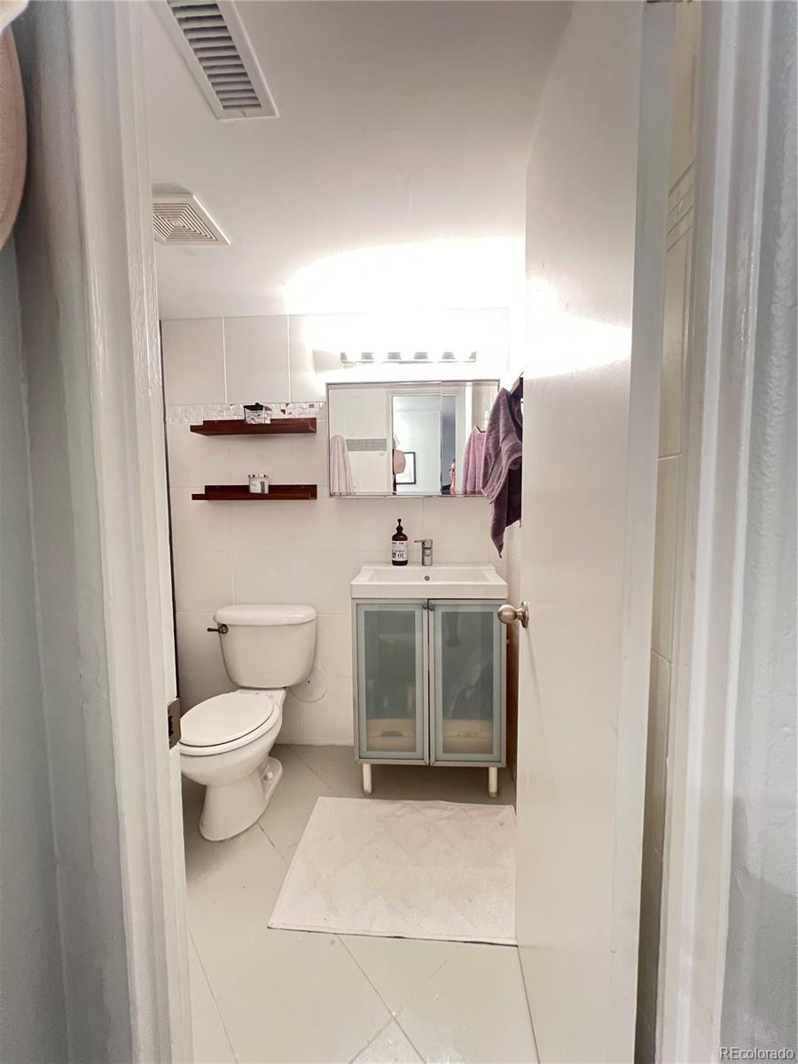 MLS Image #13 for 1032 n clarkson street 102,denver, Colorado