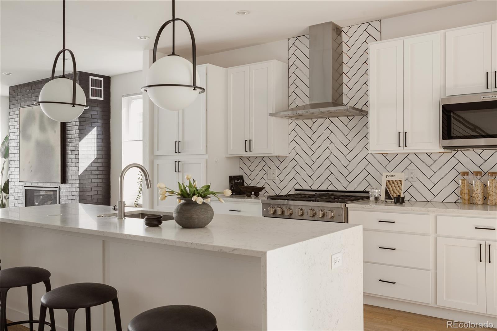MLS Image #12 for 2596 s bannock street,denver, Colorado
