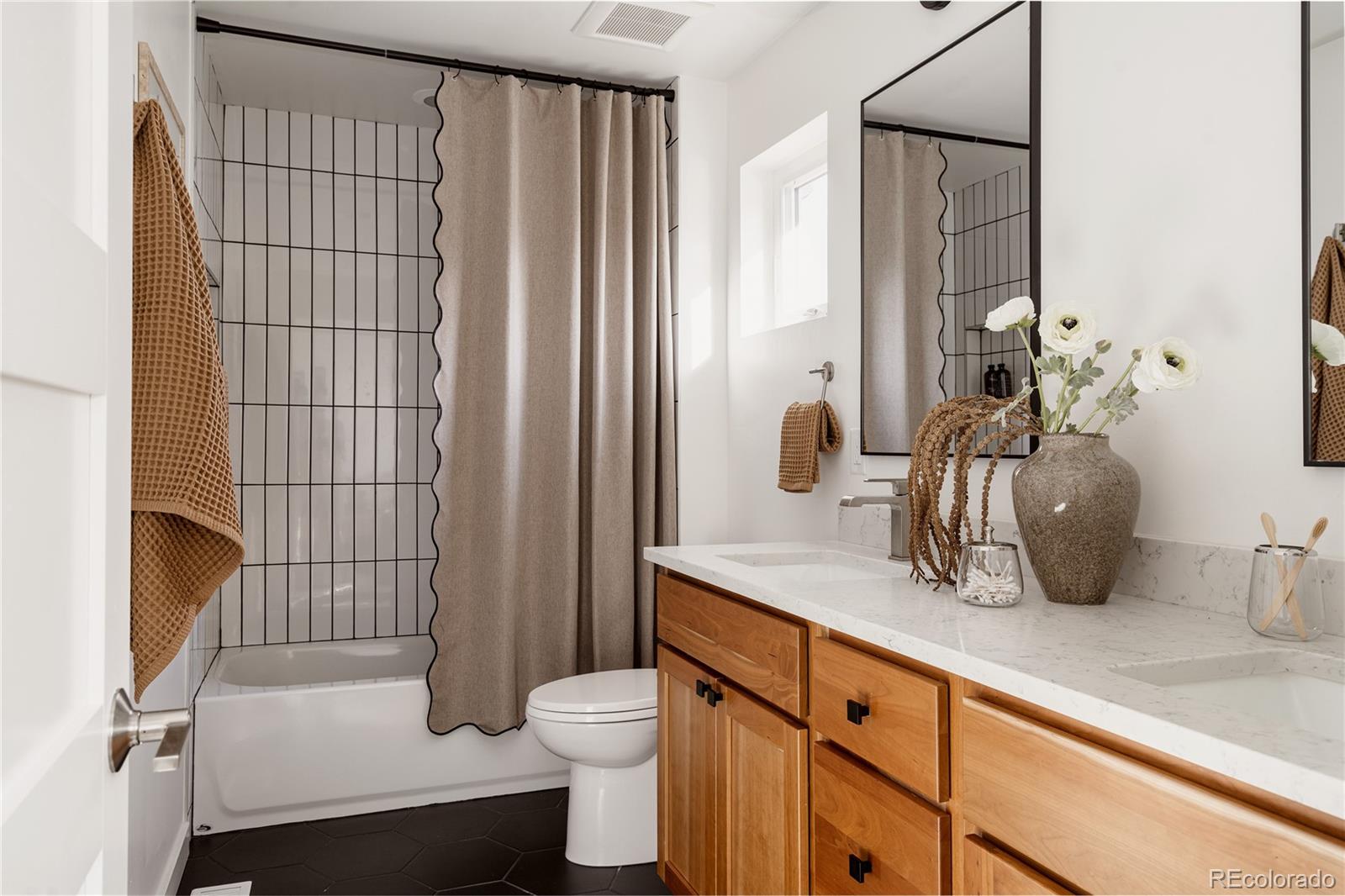 MLS Image #36 for 2596 s bannock street,denver, Colorado