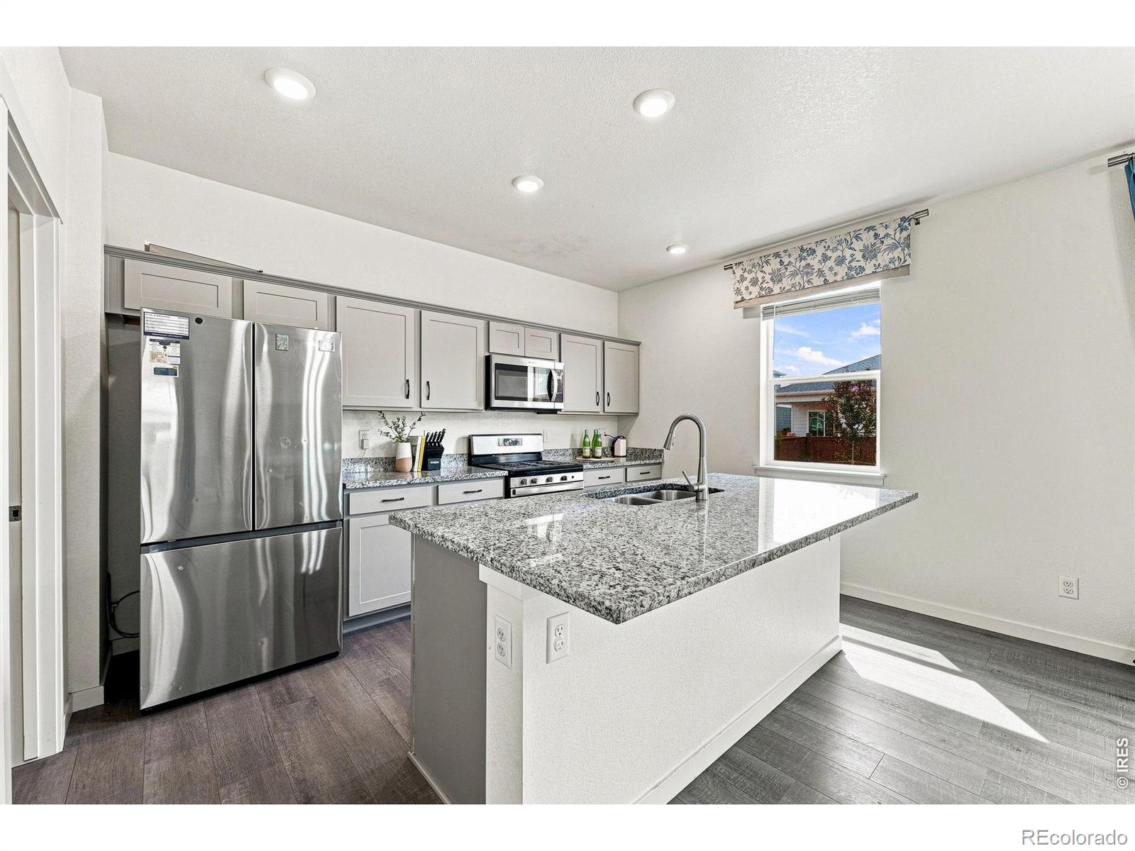 MLS Image #7 for 430  thrush place,johnstown, Colorado