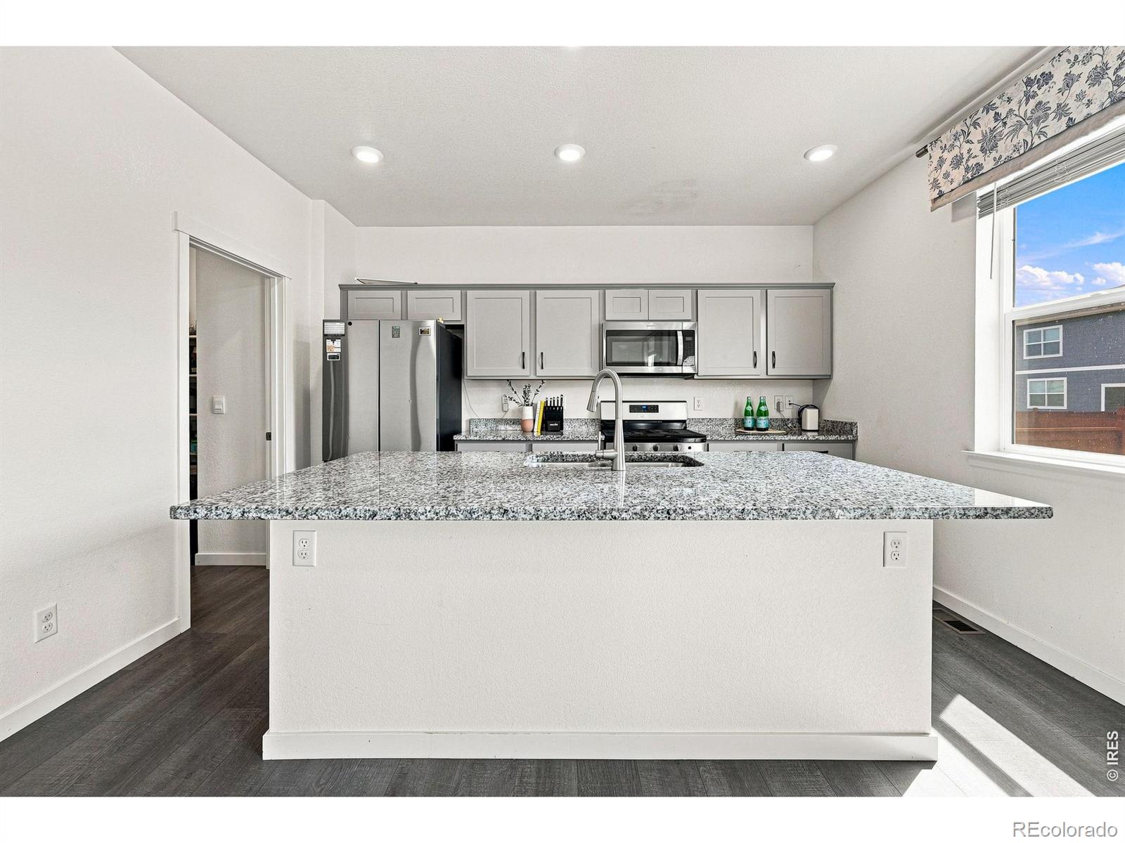 MLS Image #8 for 430  thrush place,johnstown, Colorado