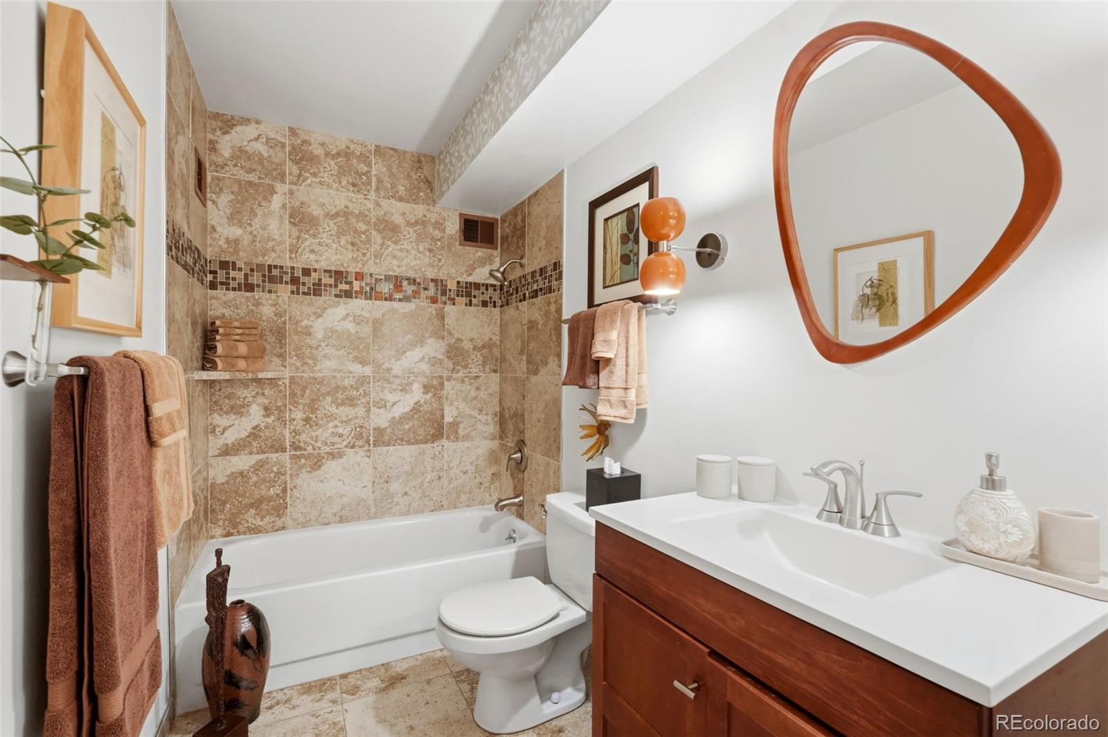 MLS Image #23 for 3450 s poplar street,denver, Colorado