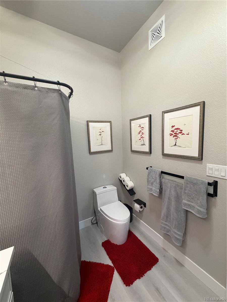MLS Image #6 for 220  roslyn street 701,denver, Colorado