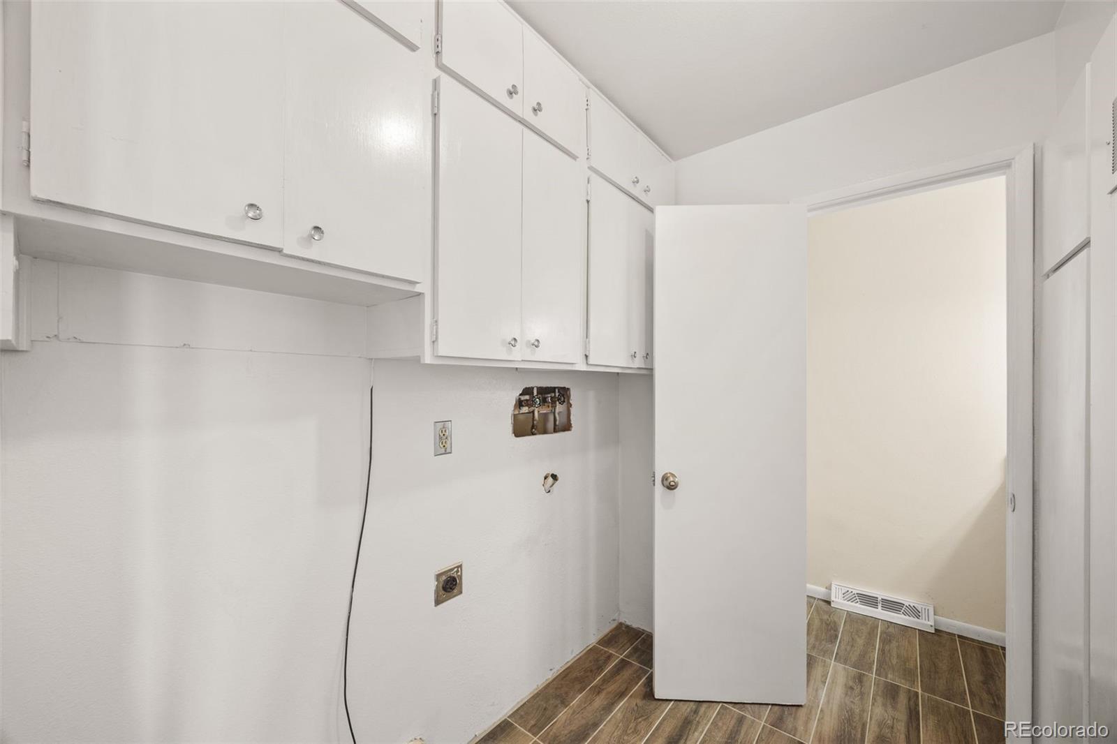 MLS Image #14 for 8613  santa fe drive,thornton, Colorado