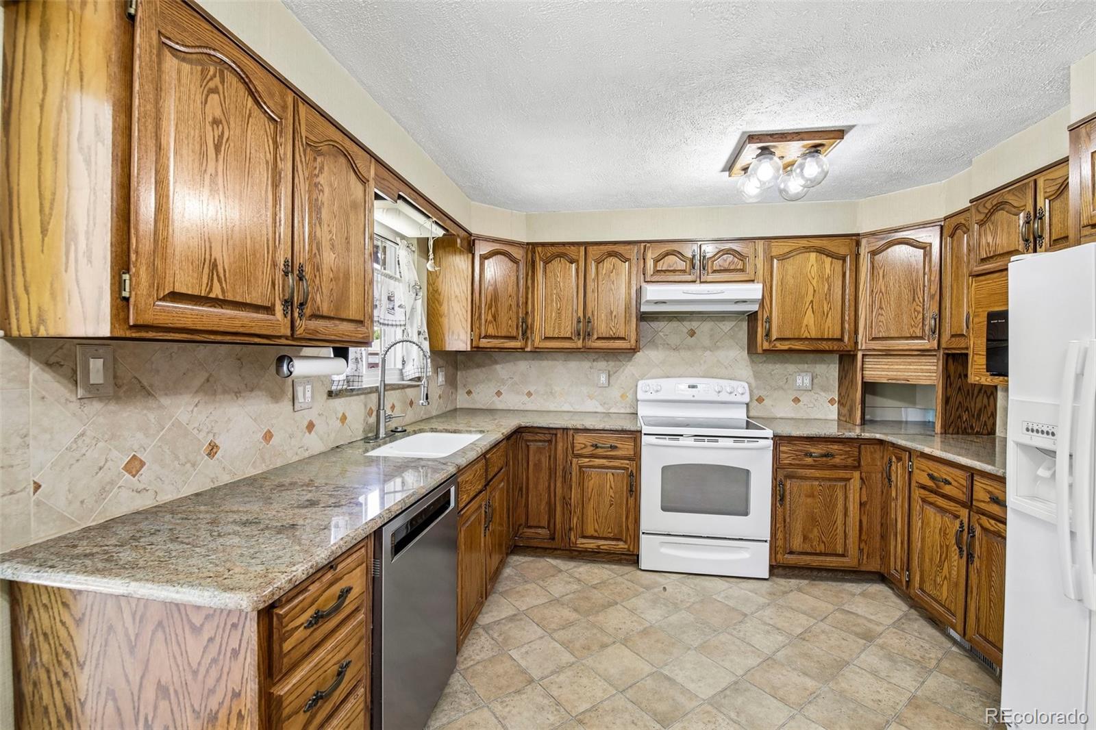 MLS Image #10 for 1694 s balsam street,lakewood, Colorado