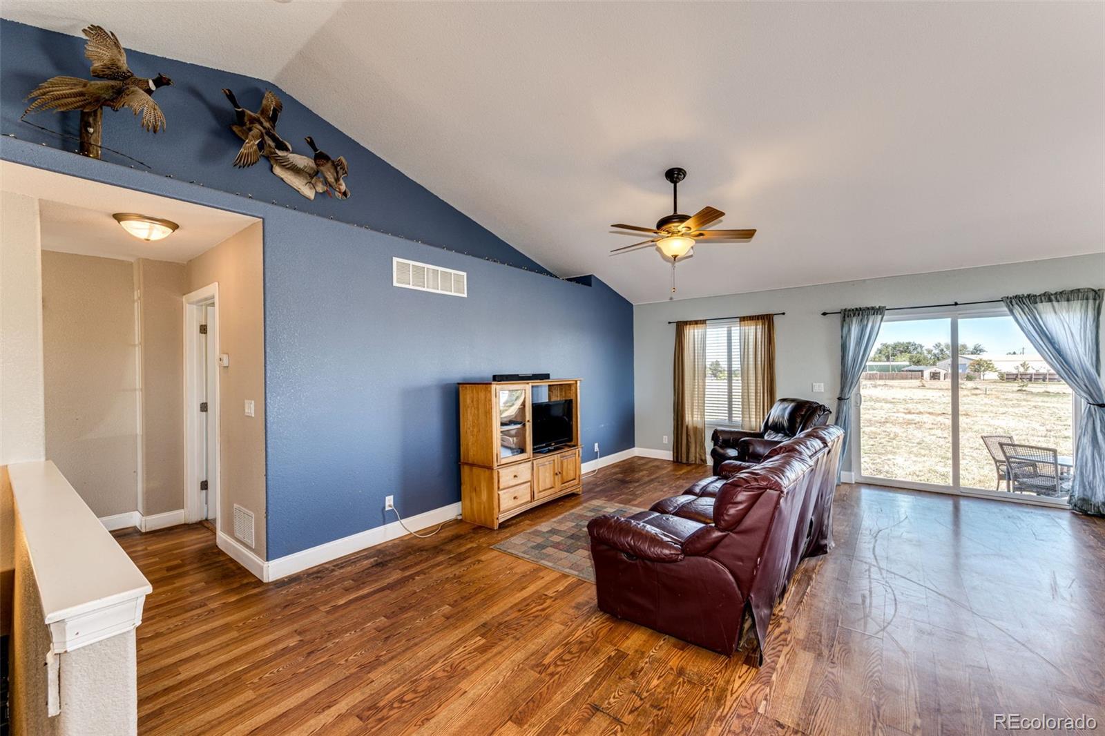MLS Image #10 for 1850  comanche drive,strasburg, Colorado