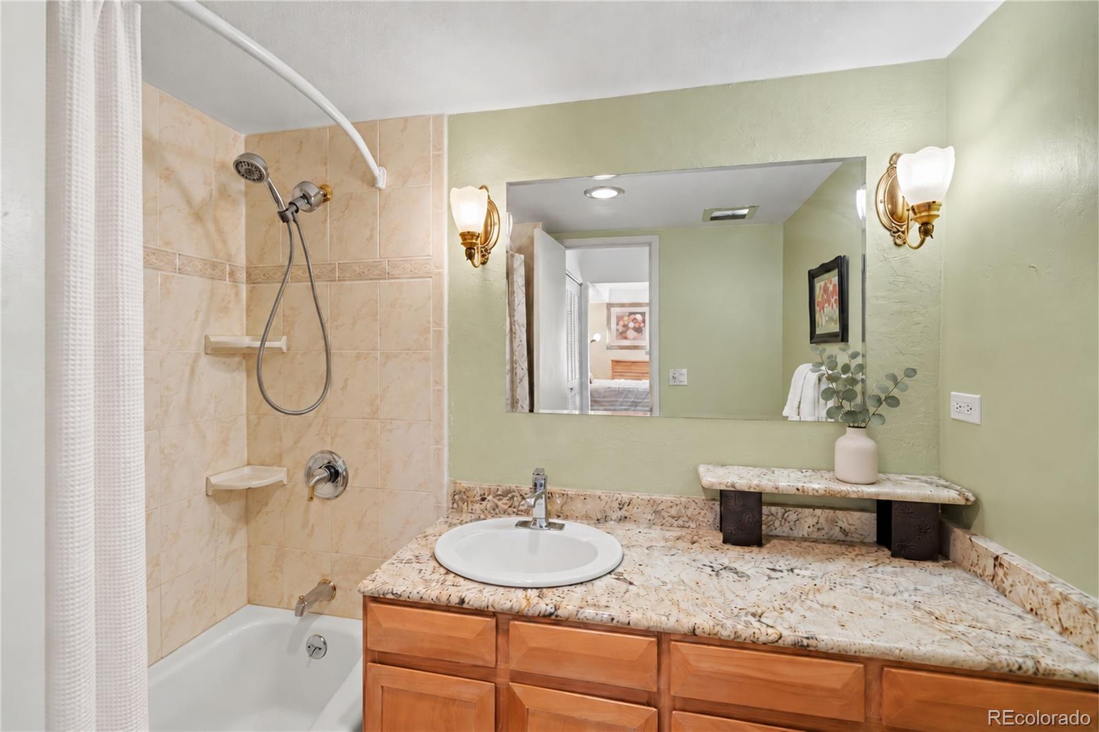 MLS Image #12 for 675 s university boulevard,denver, Colorado