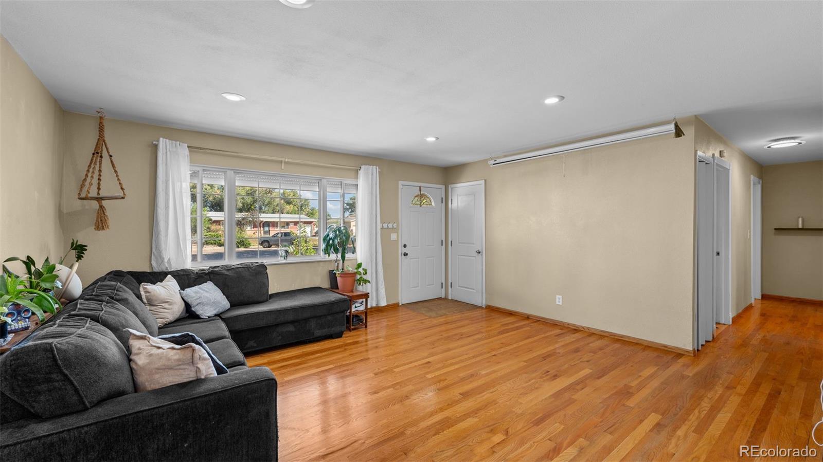 MLS Image #2 for 512  corte sol ,fountain, Colorado