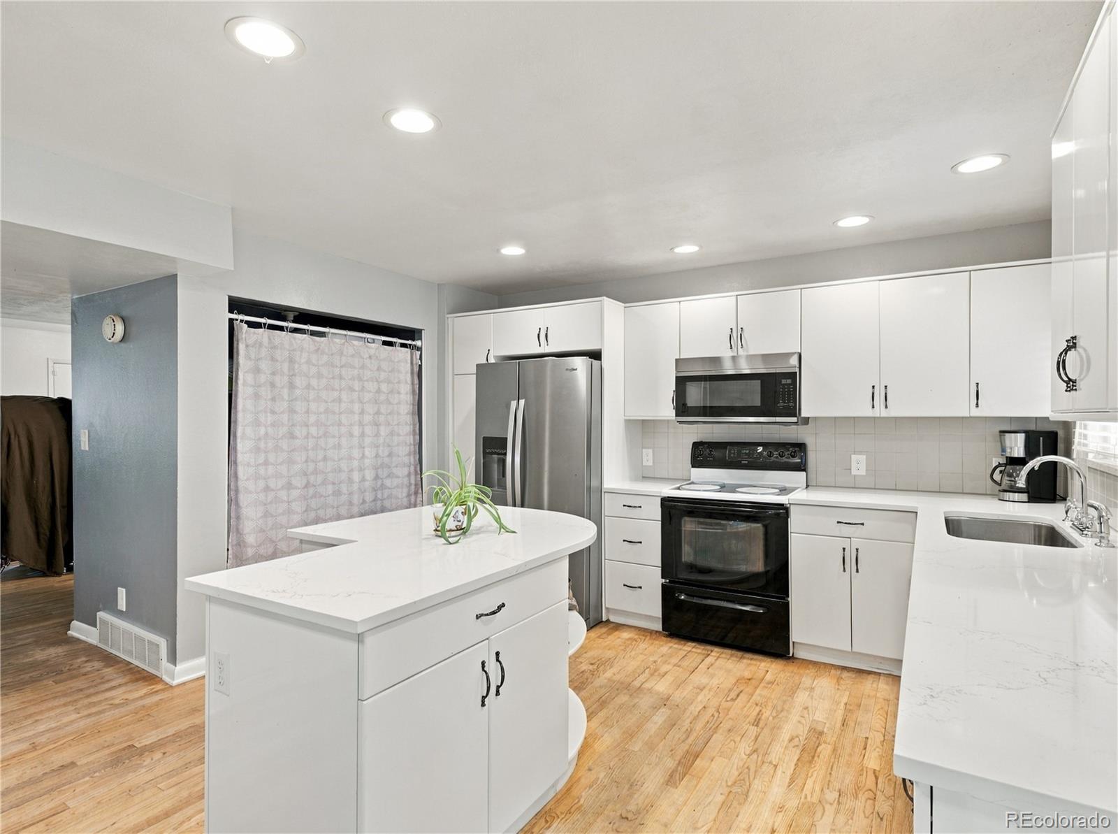MLS Image #10 for 11203 w 18th avenue,lakewood, Colorado