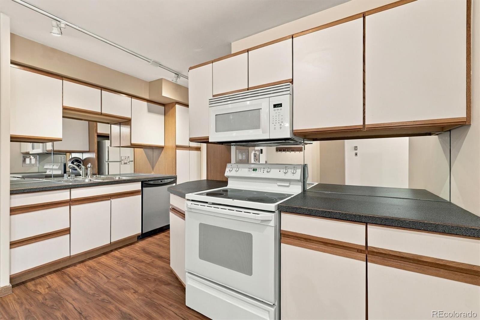 MLS Image #15 for 790 n washington street,denver, Colorado