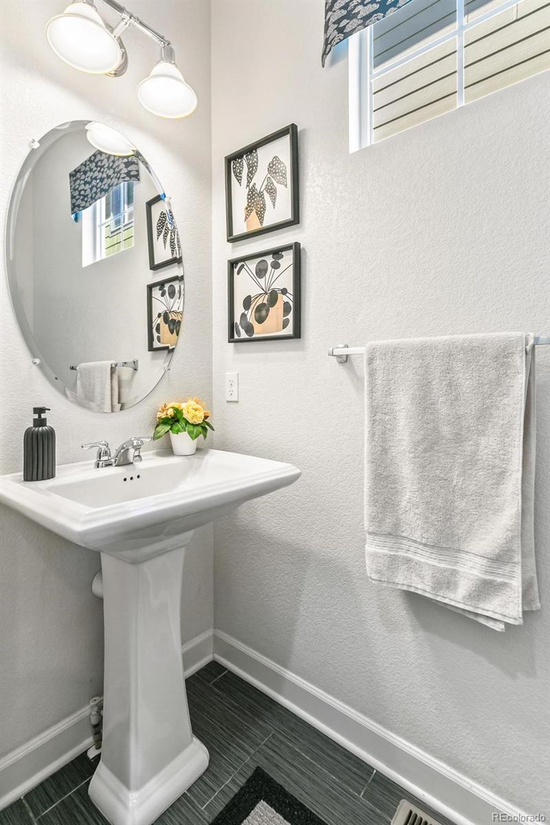 MLS Image #12 for 8096 e 20th place,denver, Colorado