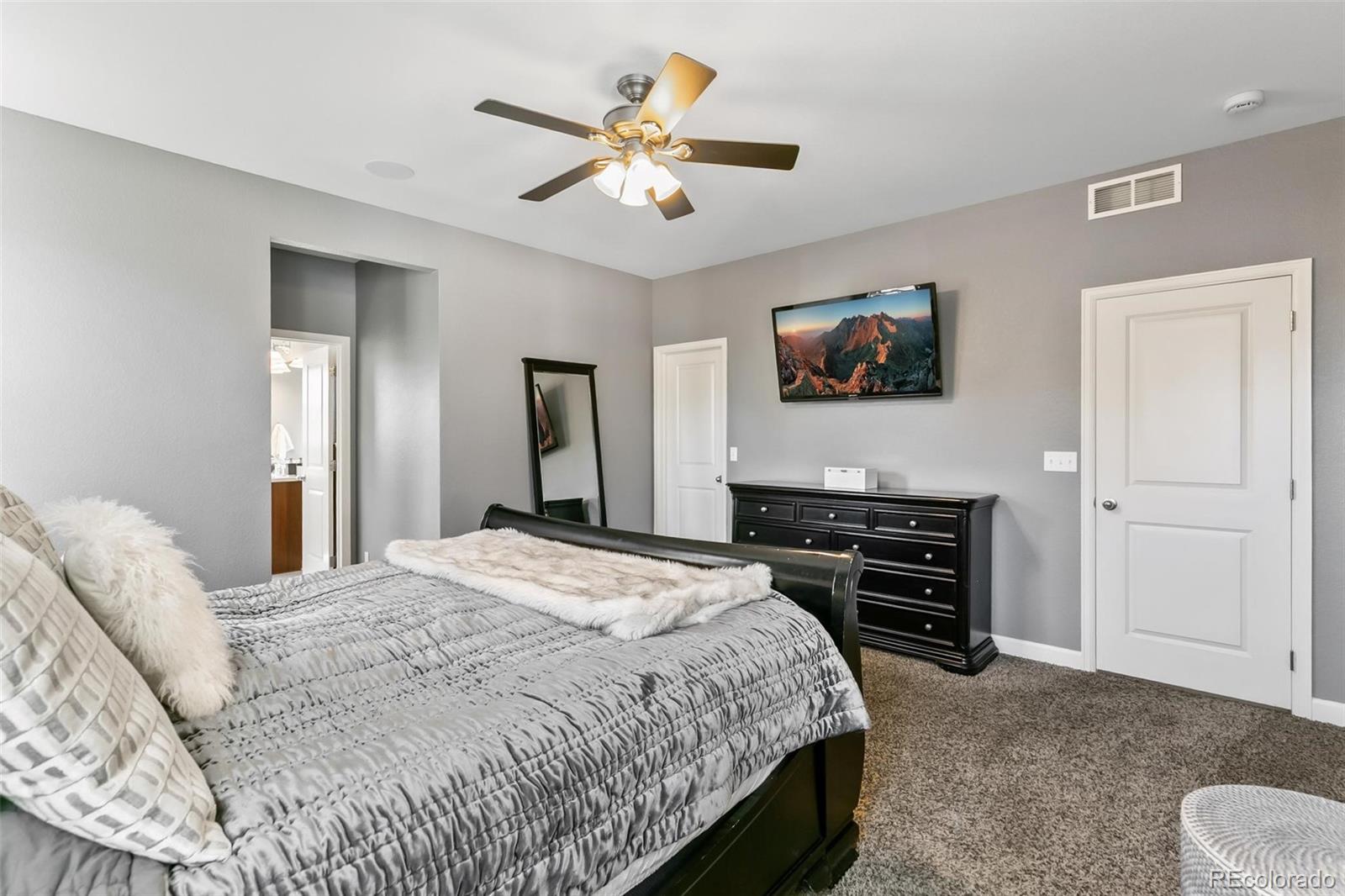 MLS Image #17 for 8096 e 20th place,denver, Colorado