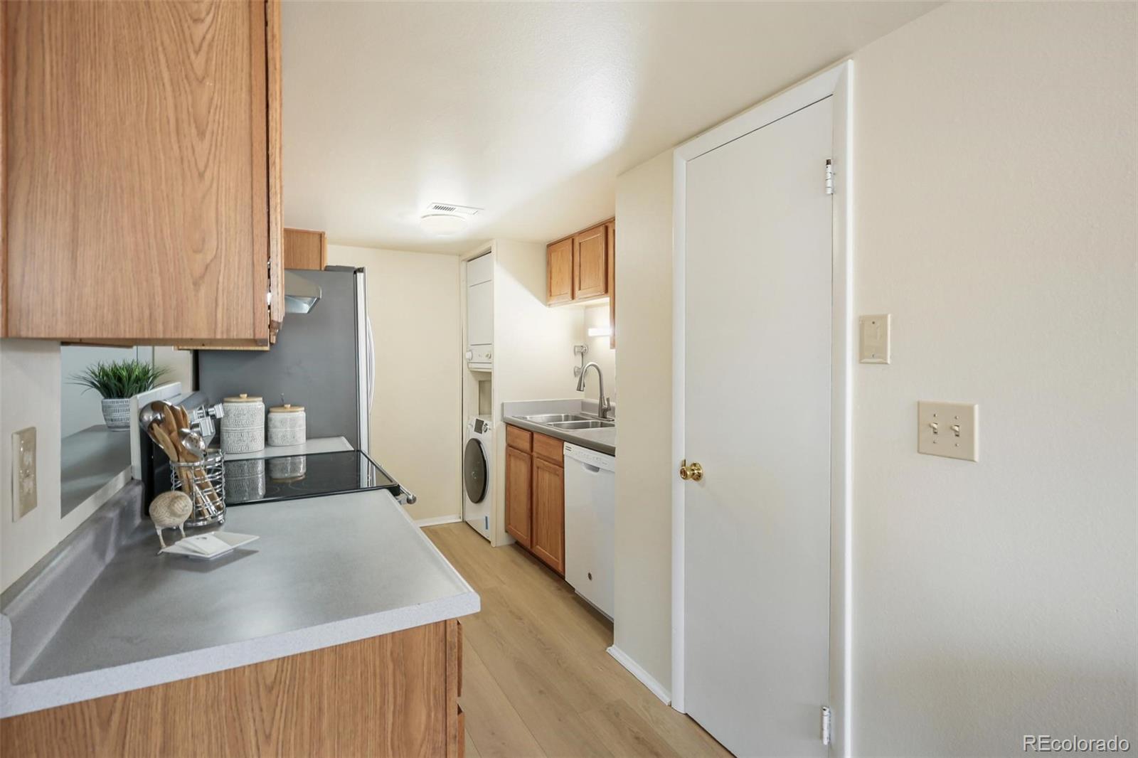 MLS Image #13 for 3351 s field street,lakewood, Colorado