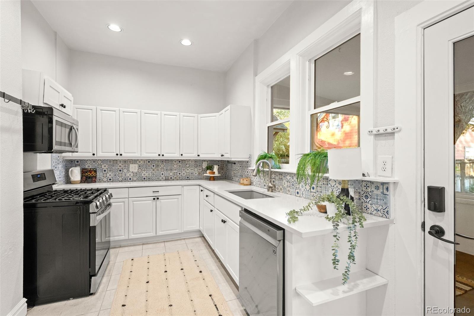 MLS Image #12 for 2336 n high street,denver, Colorado