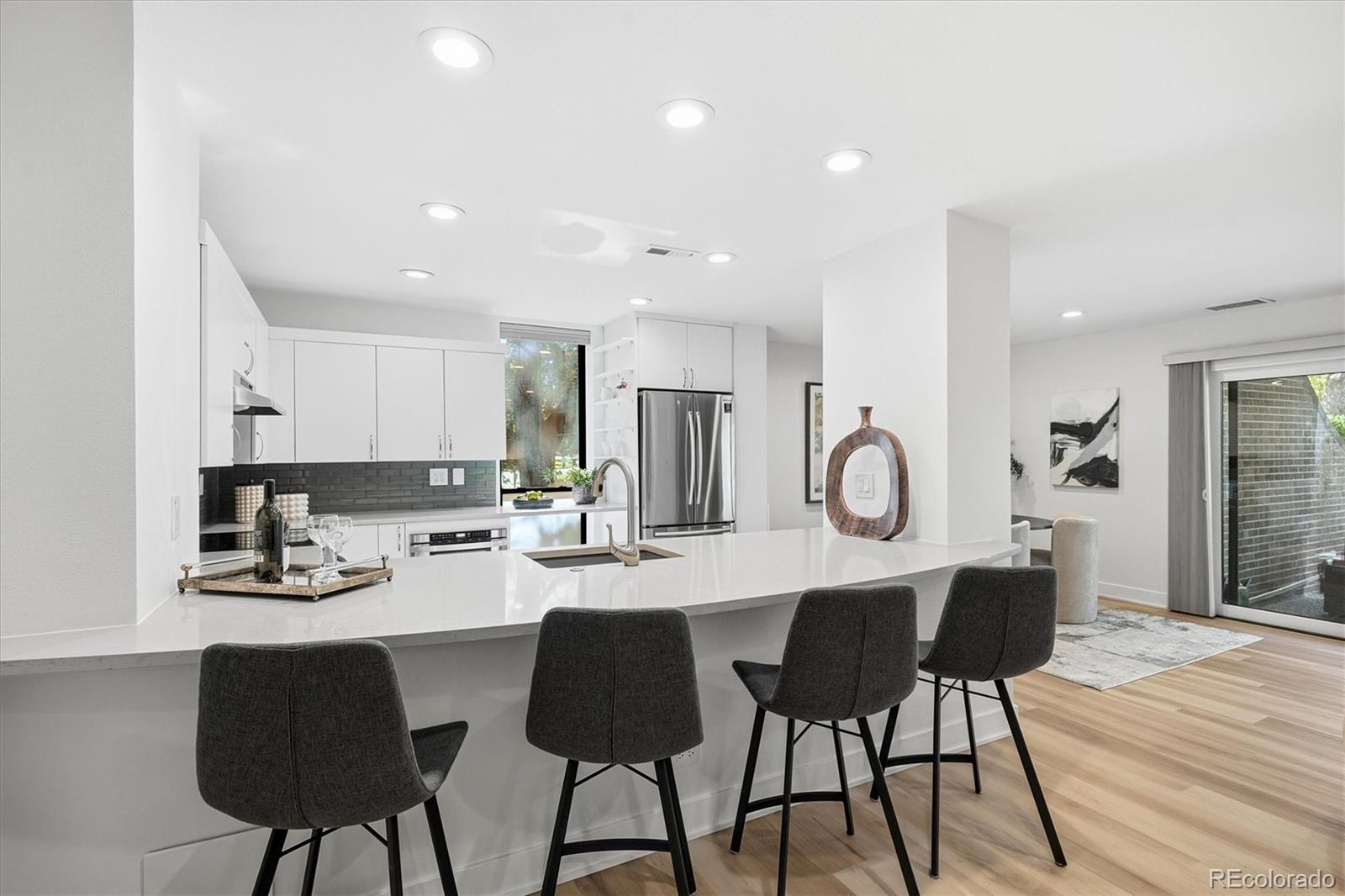 MLS Image #6 for 480 s marion parkway 104,denver, Colorado