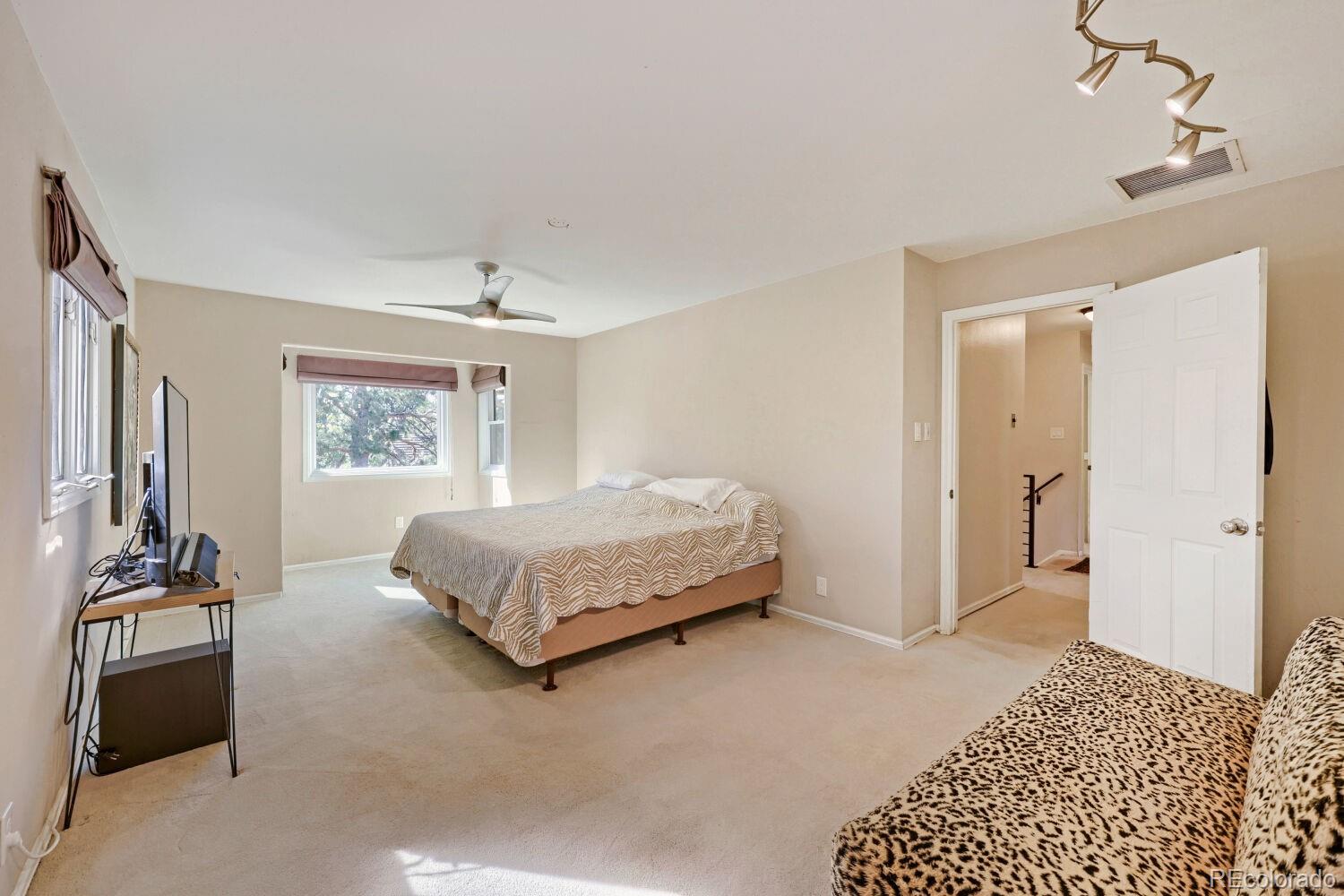 MLS Image #16 for 3880 s willow way,denver, Colorado