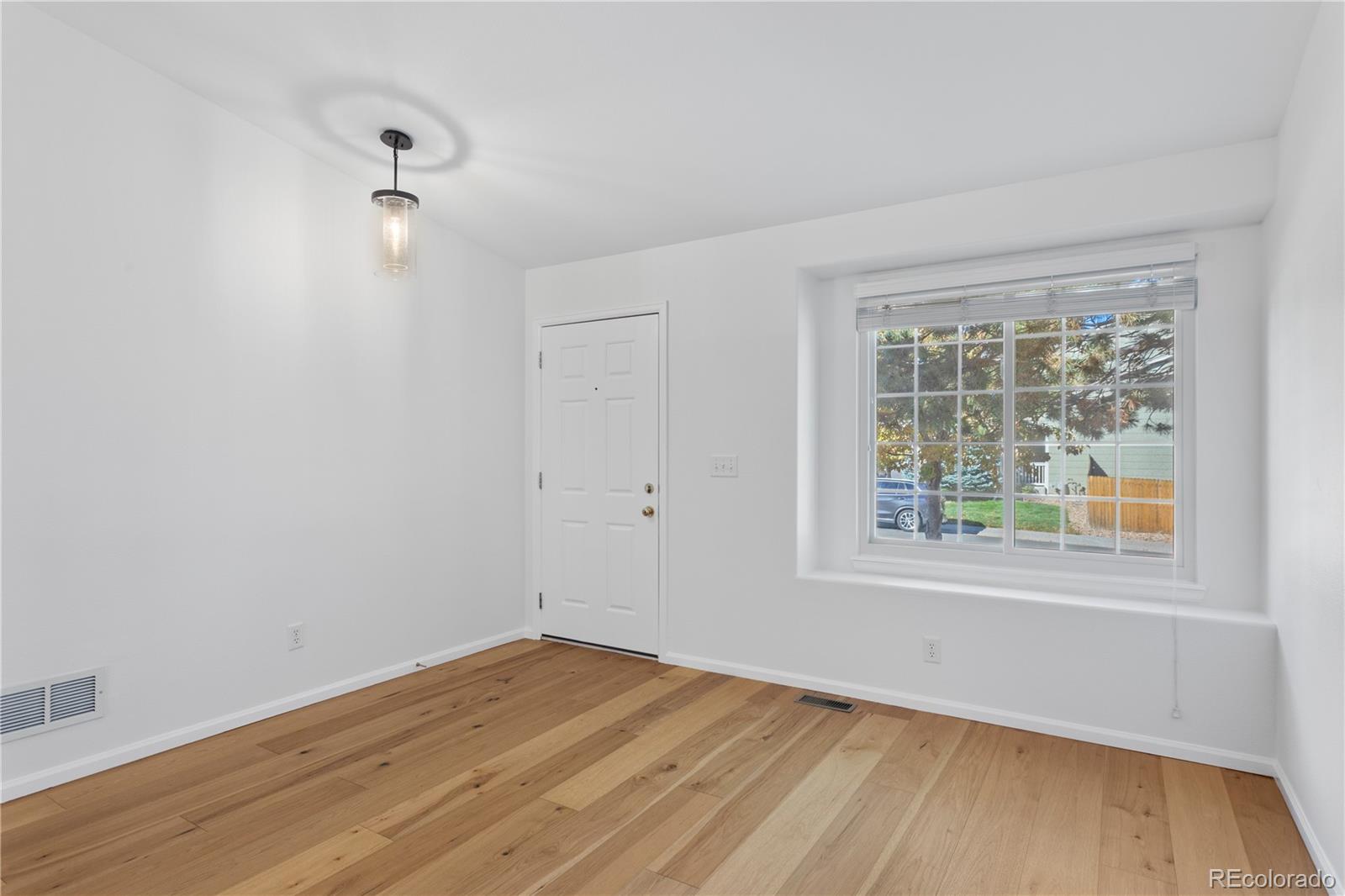 MLS Image #4 for 5508 s valdai street,aurora, Colorado