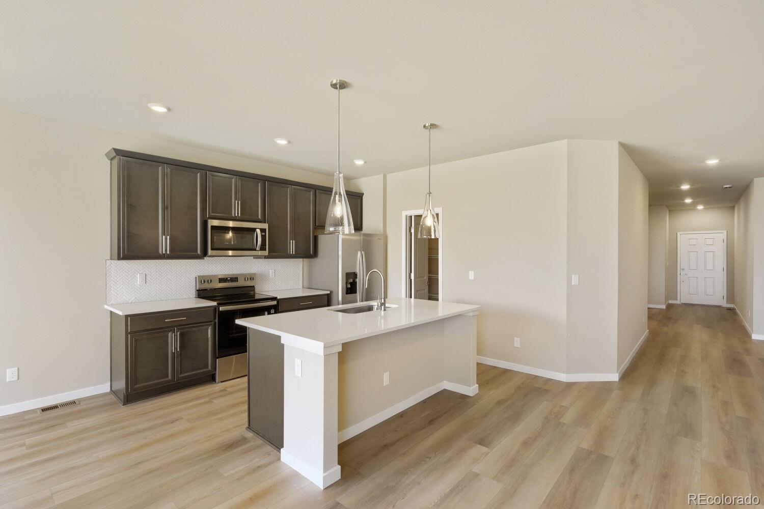 MLS Image #12 for 55015 e 28th place,strasburg, Colorado