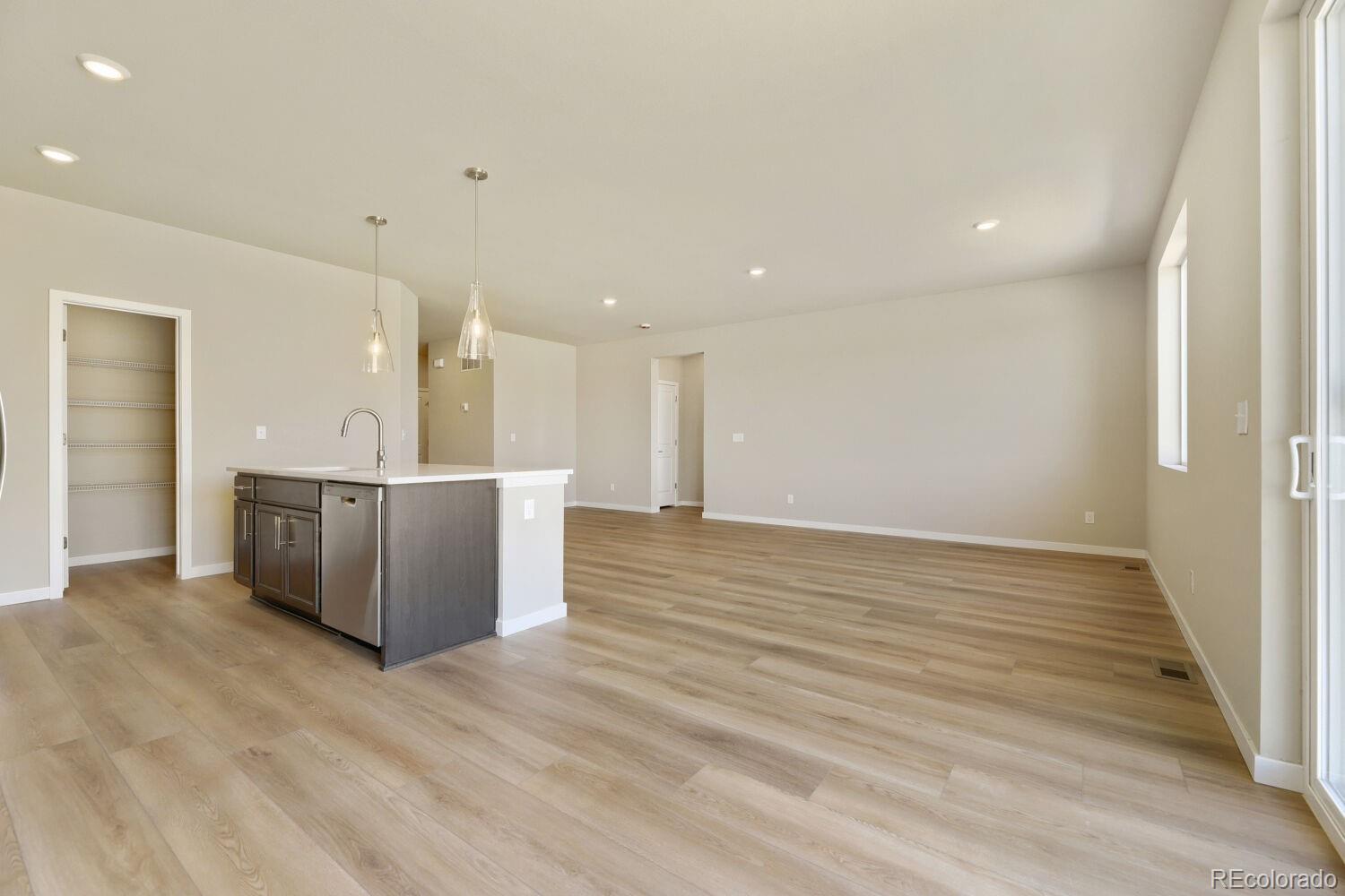 MLS Image #16 for 55015 e 28th place,strasburg, Colorado