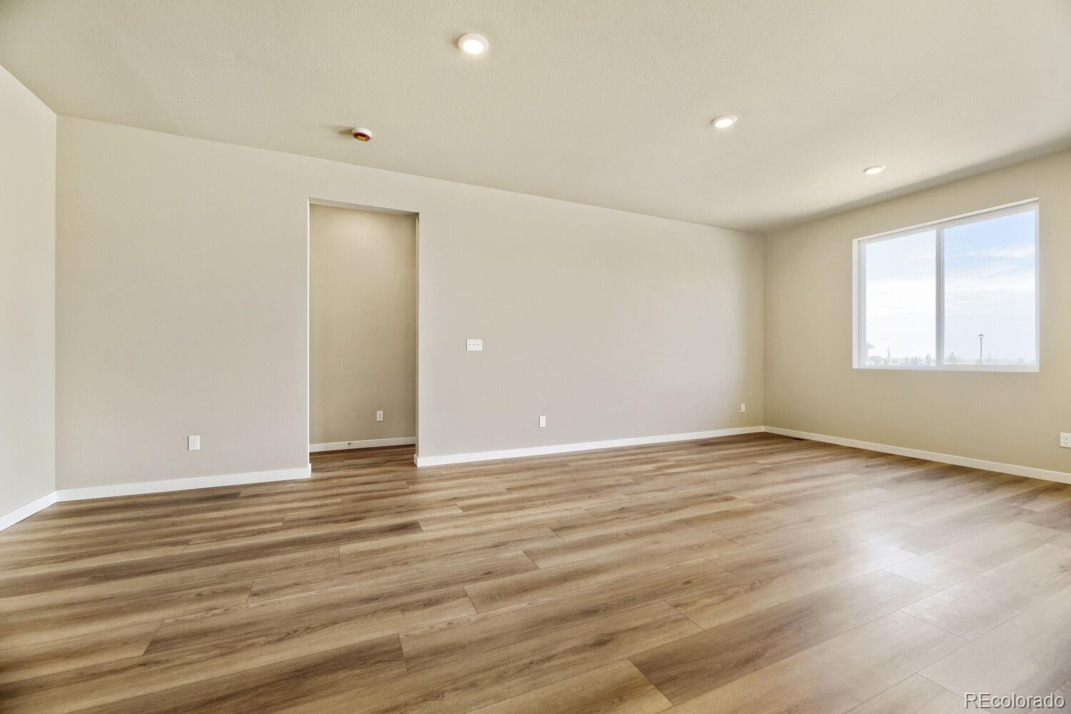 MLS Image #8 for 55015 e 28th place,strasburg, Colorado
