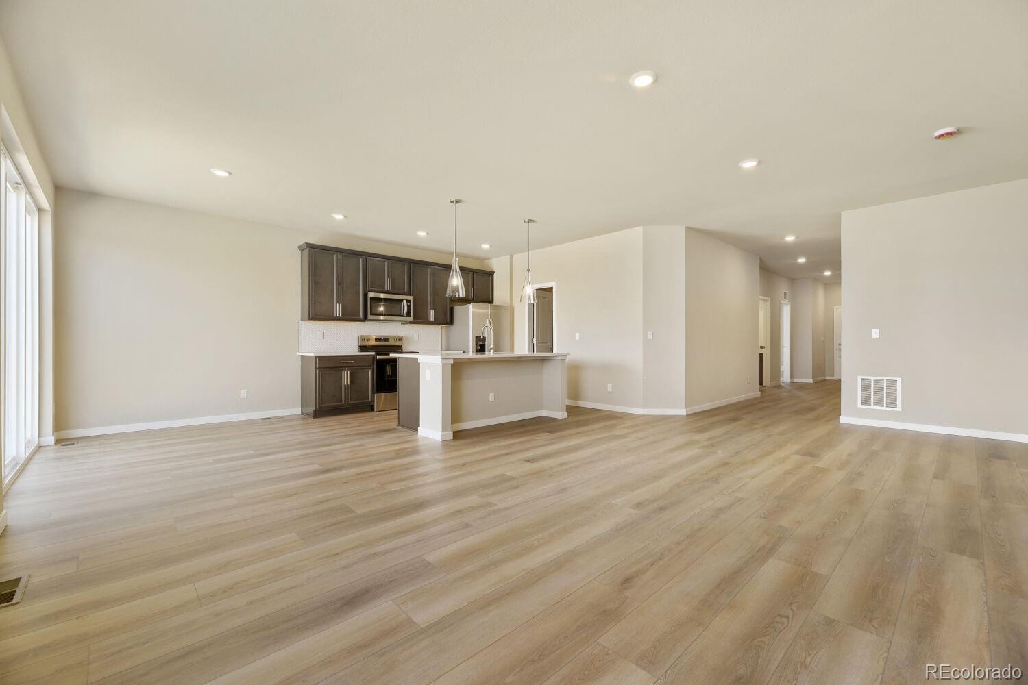 MLS Image #9 for 55015 e 28th place,strasburg, Colorado