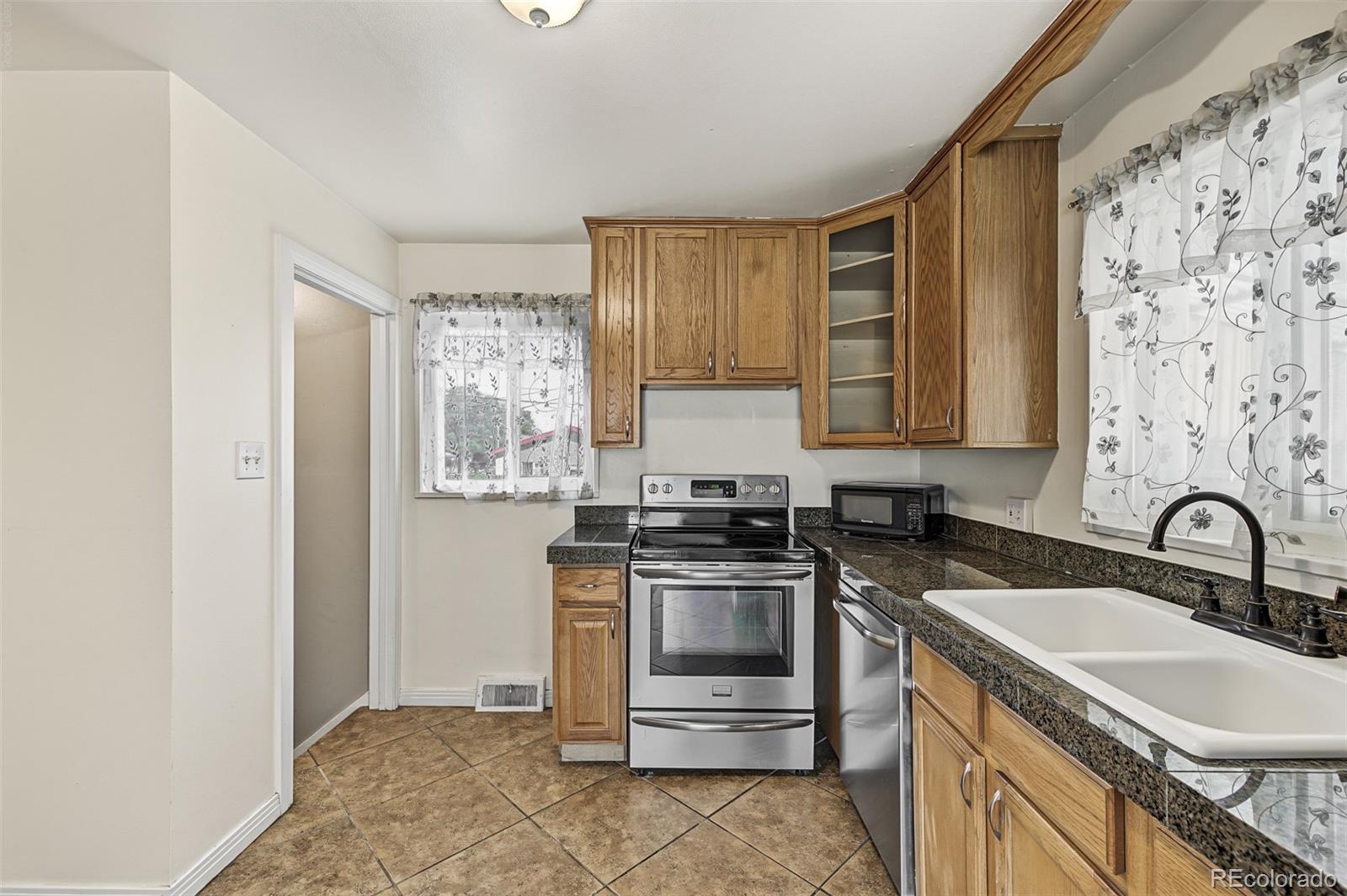MLS Image #7 for 7622  shoshone street,denver, Colorado