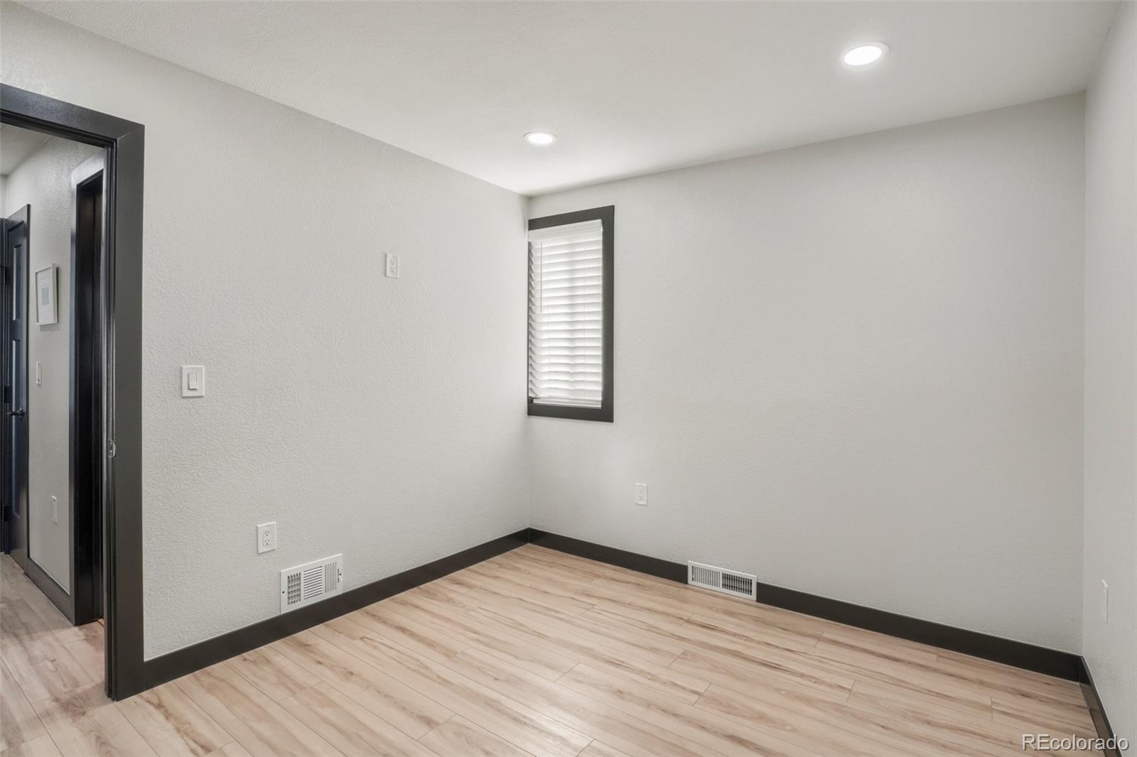 MLS Image #15 for 1575 s zenobia street,denver, Colorado